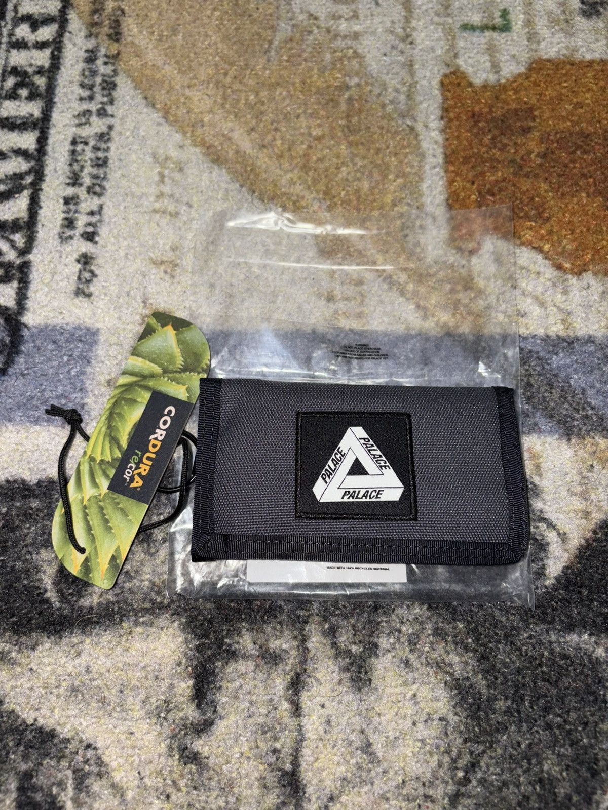 Palace Palace Cordura Duck Canvas Tri-Fold Wallet Carbon Black Size ONE SIZE - 1 Thumbnail