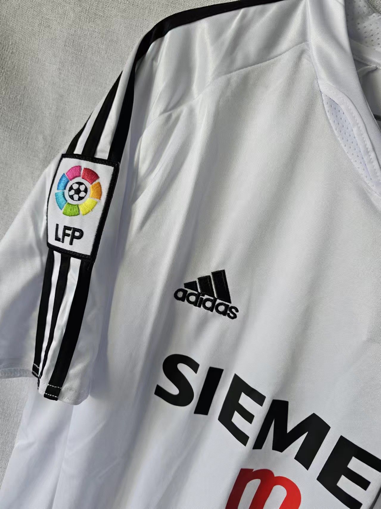 Other 2004 05 Real Madrid #9 Ronaldo Jersey Home L Size US L / EU 52-54 / 3 - 3 Thumbnail