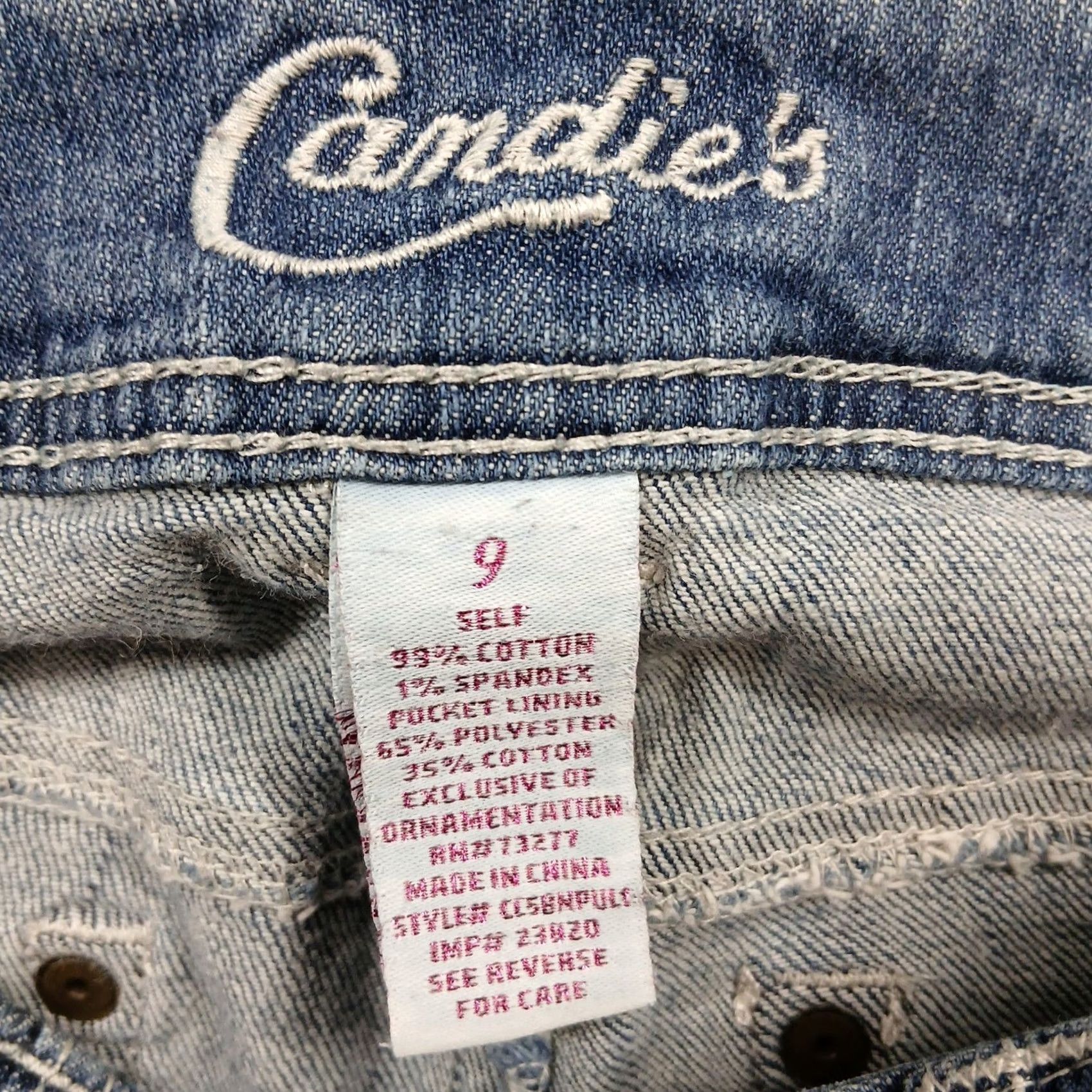 Vintage Candie's Distressed Cuffed Capri Jeans Women's 9 Blue Denim EUC Capri Jeans Distressed Cuffed 5-Pocket Denim Women Size 30" / US 8 / IT 44 - 4 Thumbnail