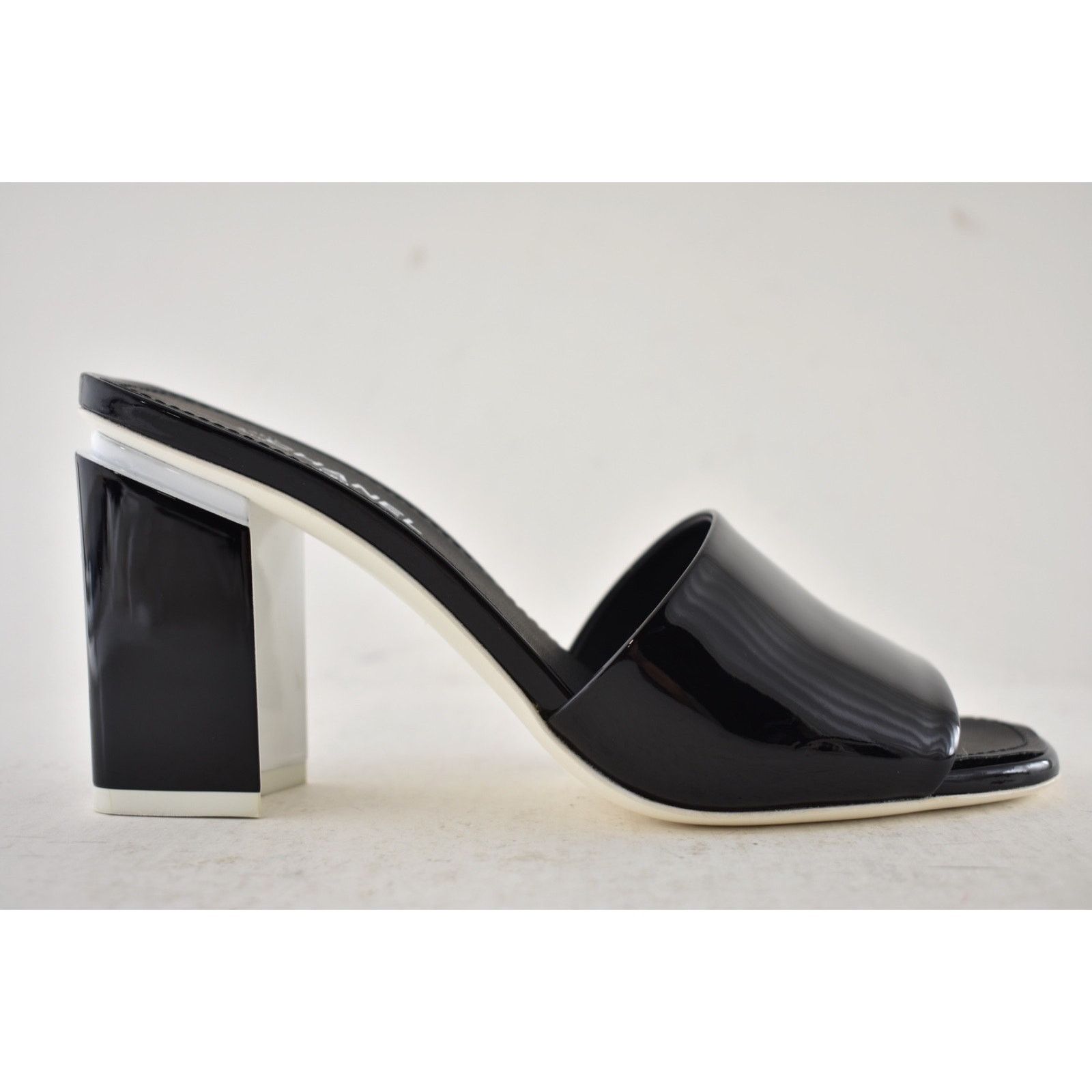 Chanel Patent Calf CC Logo Mule Slide Block Heel Sandal 36.5 Size US 6.5 / IT 36.5 - 2 Thumbnail