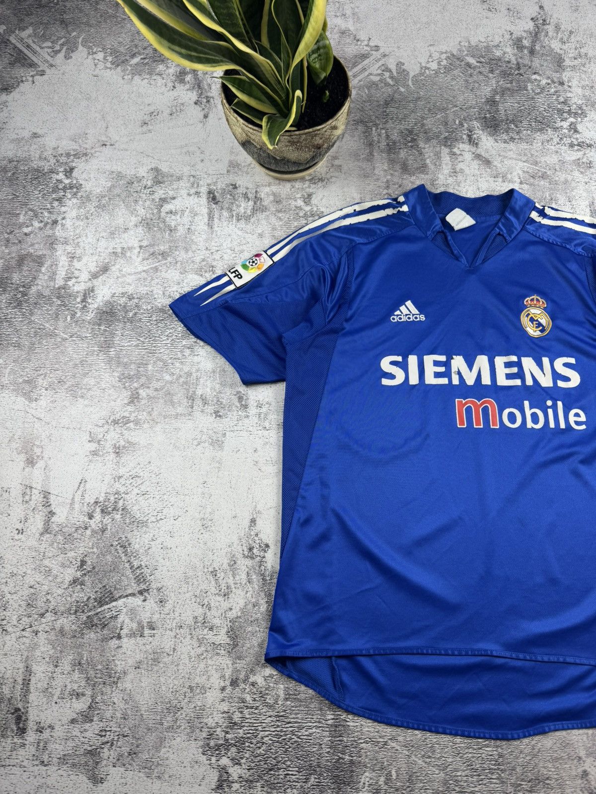 Adidas × Vintage Real Madrid 2004/2005 Adidas Third Kit 3 La Liga Jersey Blockcore T Shirt Tee Size US M / EU 48-50 / 2 - 2 Thumbnail