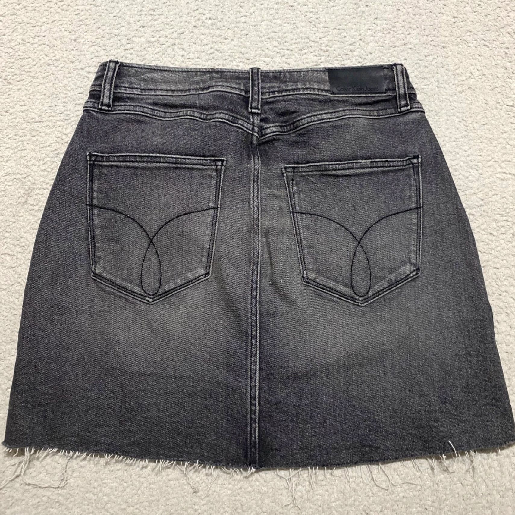 Calvin Klein Calvin Klein Womens Skirt 28 Gray Denim Medium Wash Pencil Straight Raw Hem Size 28" / US 6 / IT 42 - 2 Thumbnail