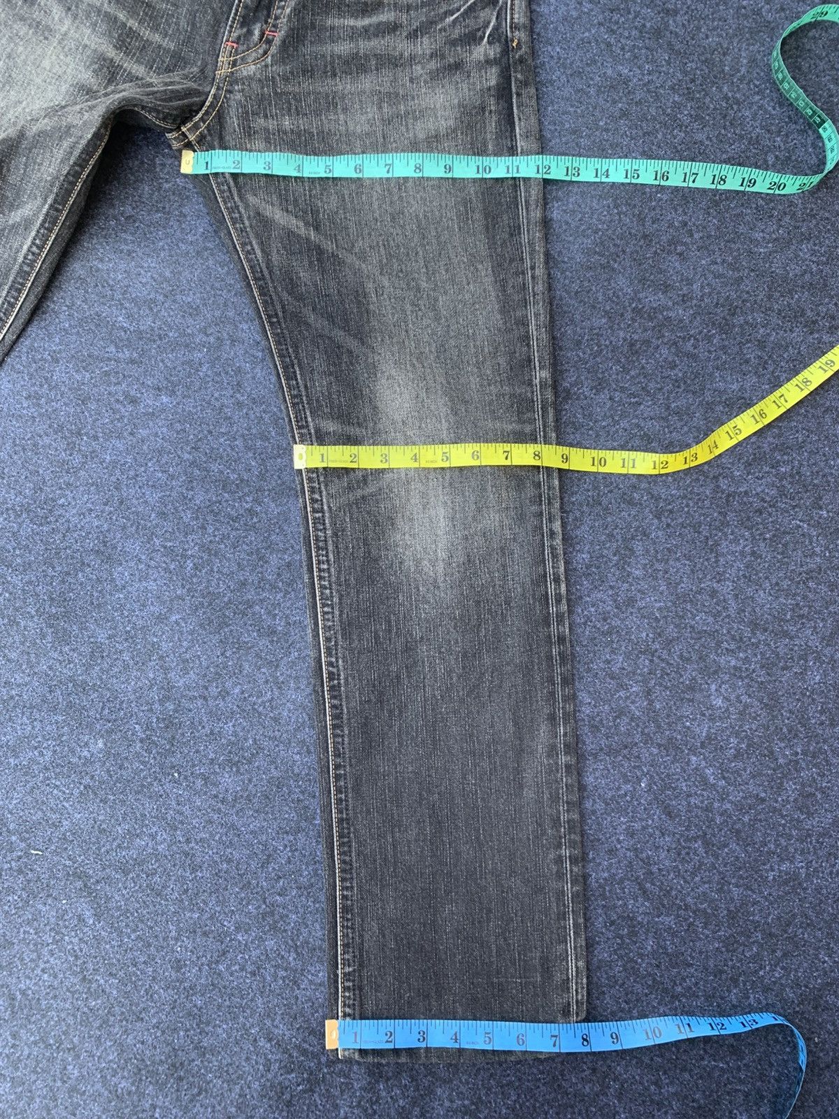 Wrangler Faded black wrangler nice design. Size US 31 - 6 Thumbnail