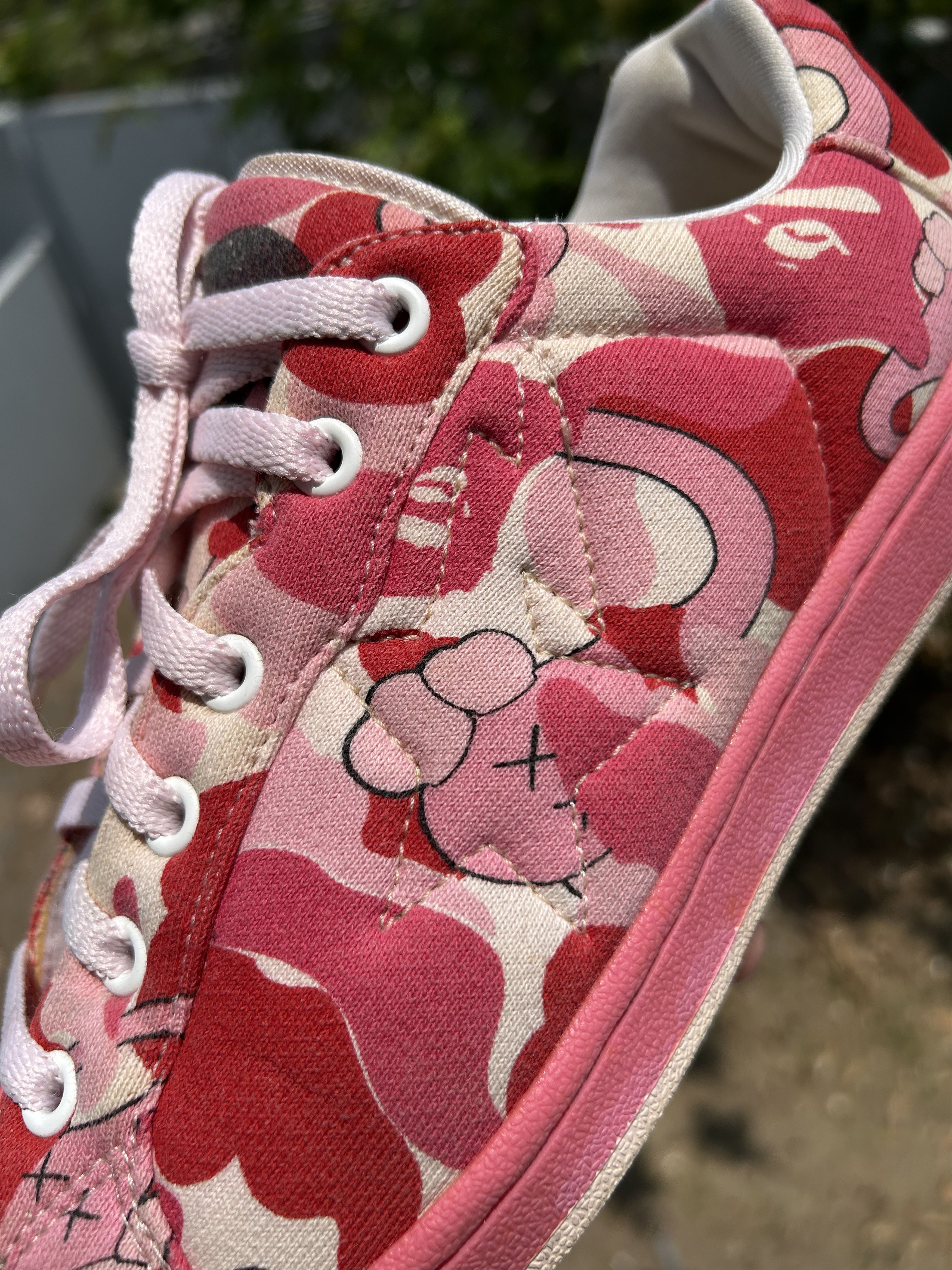 Bape × Kaws A Bathing Ape Skull Sta KAWS Pink Camo [11 US] Size US 11 / EU 44 - 5 Thumbnail