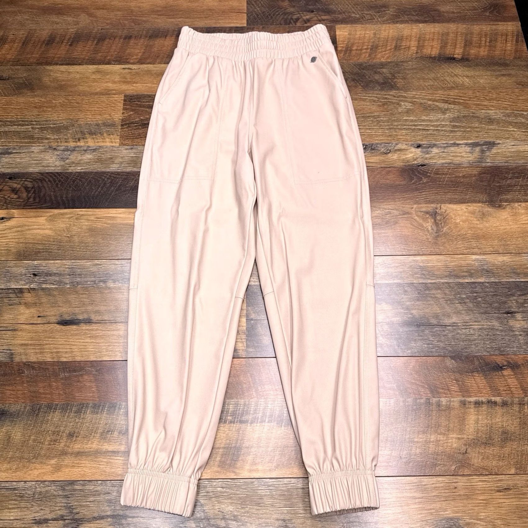 Vintage Calia Coated Jogger Pants Womens S Tan Pull On Elastic Waist Pockets 100% Polyester Athletic Jogger Tapered Inseam 26in Size 28" / US 6 / IT 42 - 2 Thumbnail