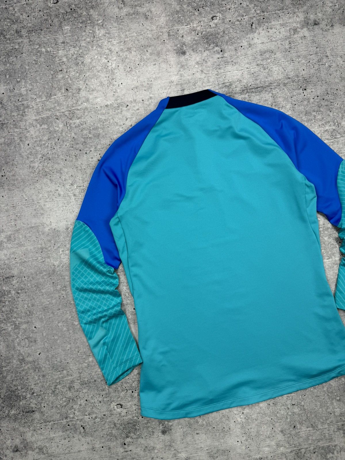 Designer × Nike Vintage Nike F.C. Barcelona Logo Y2K Jersey Zip Sweatshirt Size US L / EU 52-54 / 3 - 15 Thumbnail