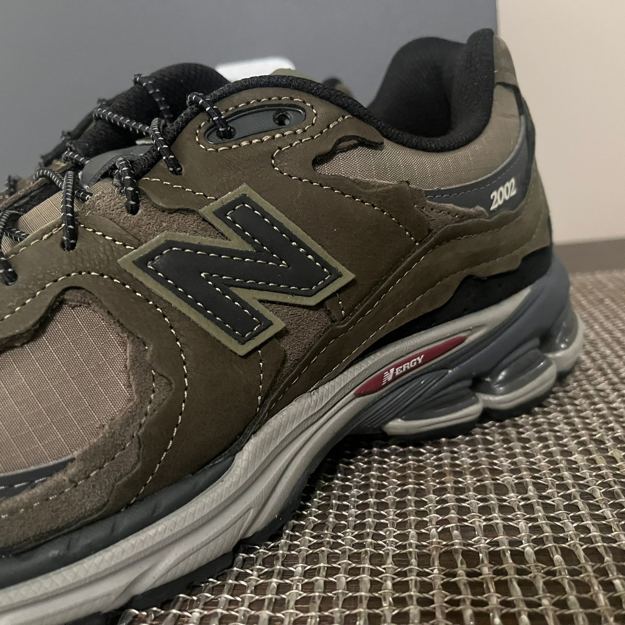New Balance 2002 Protection Pack Sneakers in Khaki Green Size US 9 / EU 42 - 8 Thumbnail