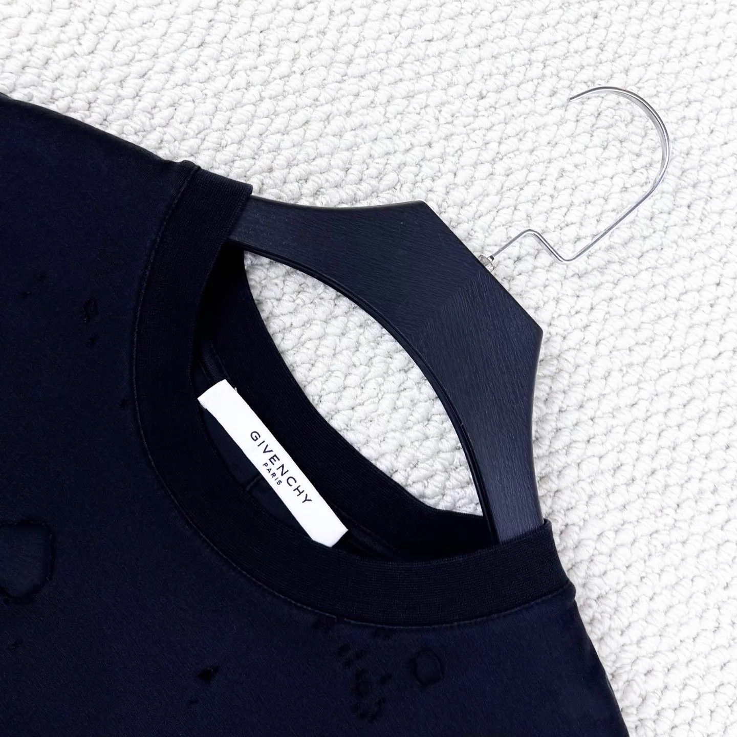 Givenchy Givenchy Black Cracked Logo Distressed Unisex L Tee Size US L / EU 52-54 / 3 - 3 Thumbnail