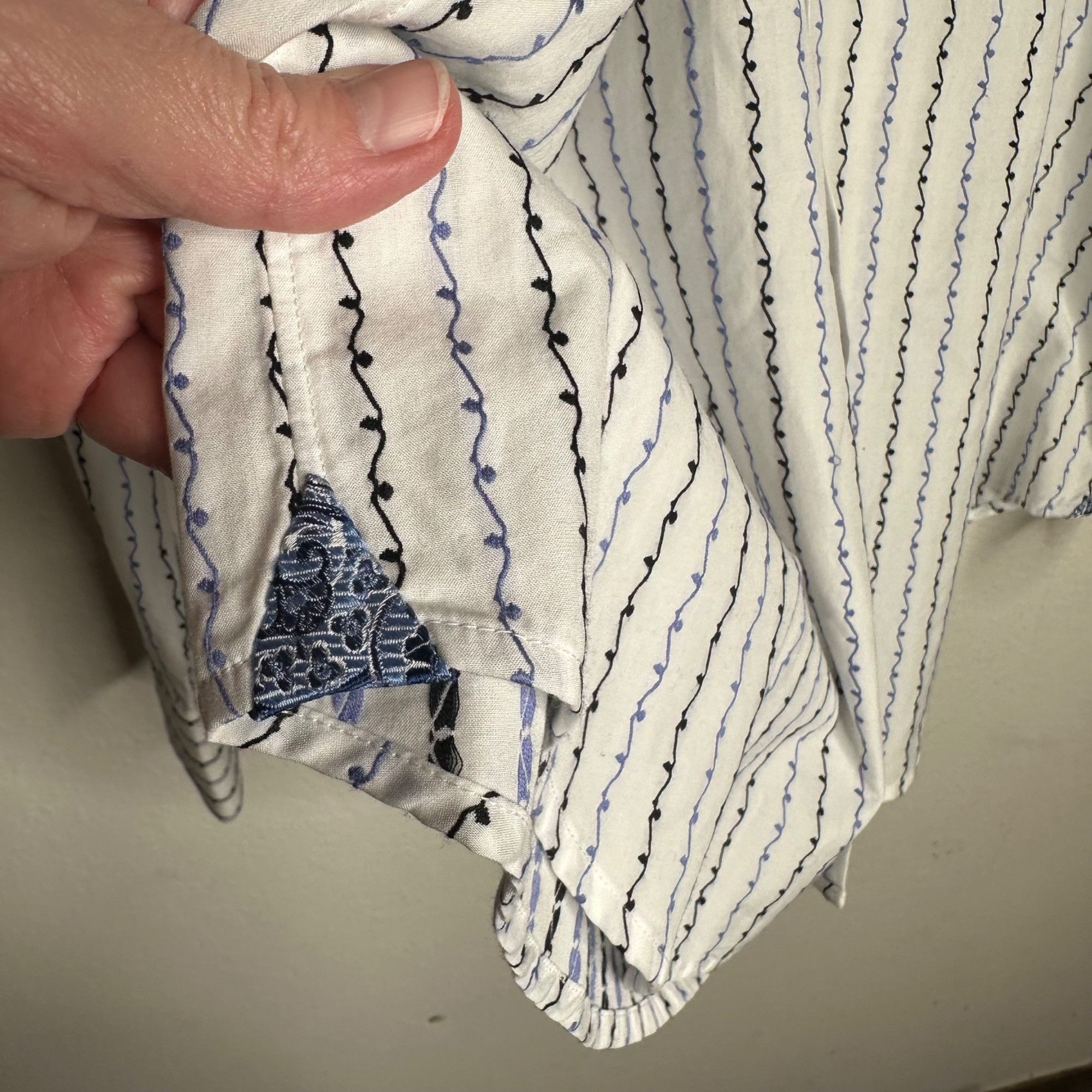 Robert Graham Robert Graham button down Striped white Shirt Sz L/XL Size US XL / EU 56 / 4 - 4 Thumbnail