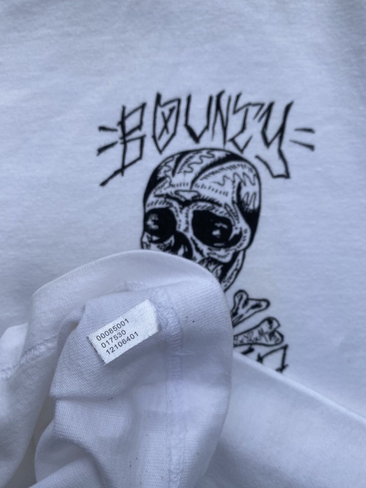 Bounty Hunter Rare Vintage 00s Bounty Hunter Skull Illustration Tshirt Size US M / EU 48-50 / 2 - 19 Thumbnail
