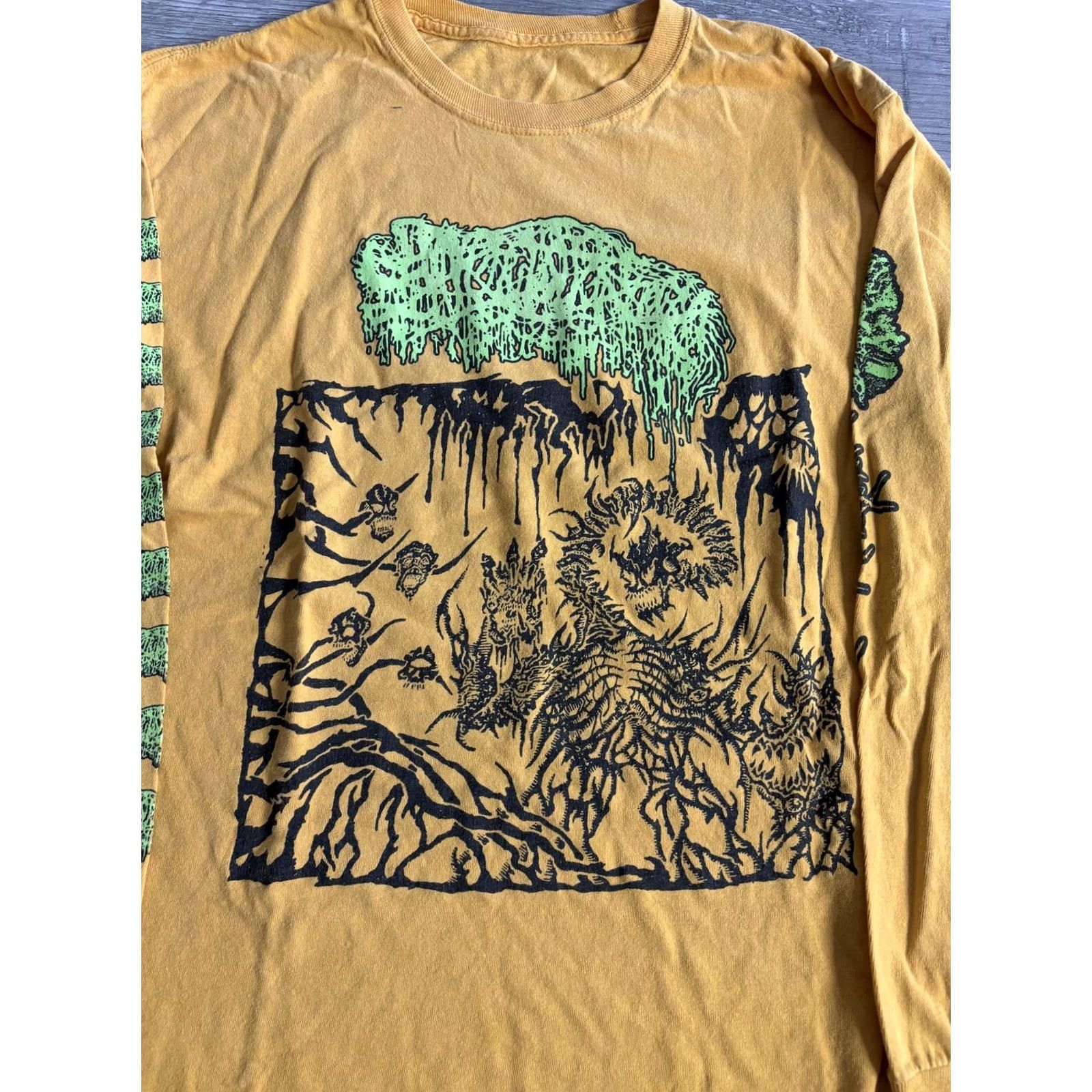 Vintage Horror Monster Shirt Mens XL Yellow Long Sleeve Sanguisugbogg Tee T-Shirt Size US XL / EU 56 / 4 - 2 Thumbnail