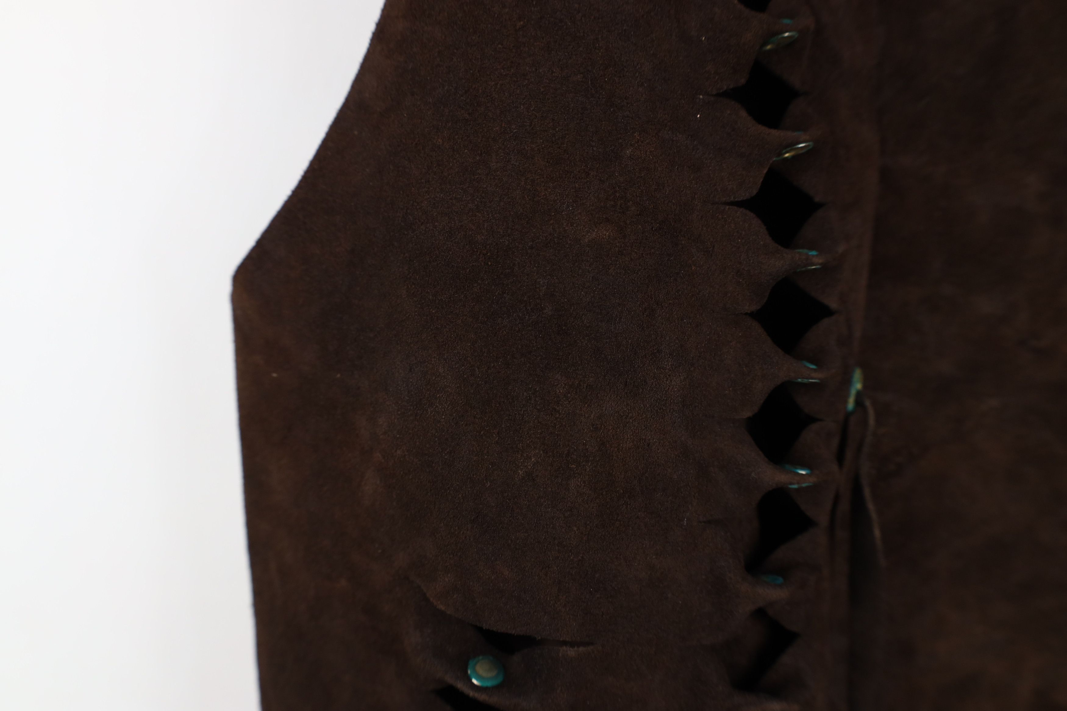 Vintage Vintage 60s 70s Boho Chic Riveted Suede Leather Vest Size M / US 6-8 / IT 42-44 - 8 Thumbnail
