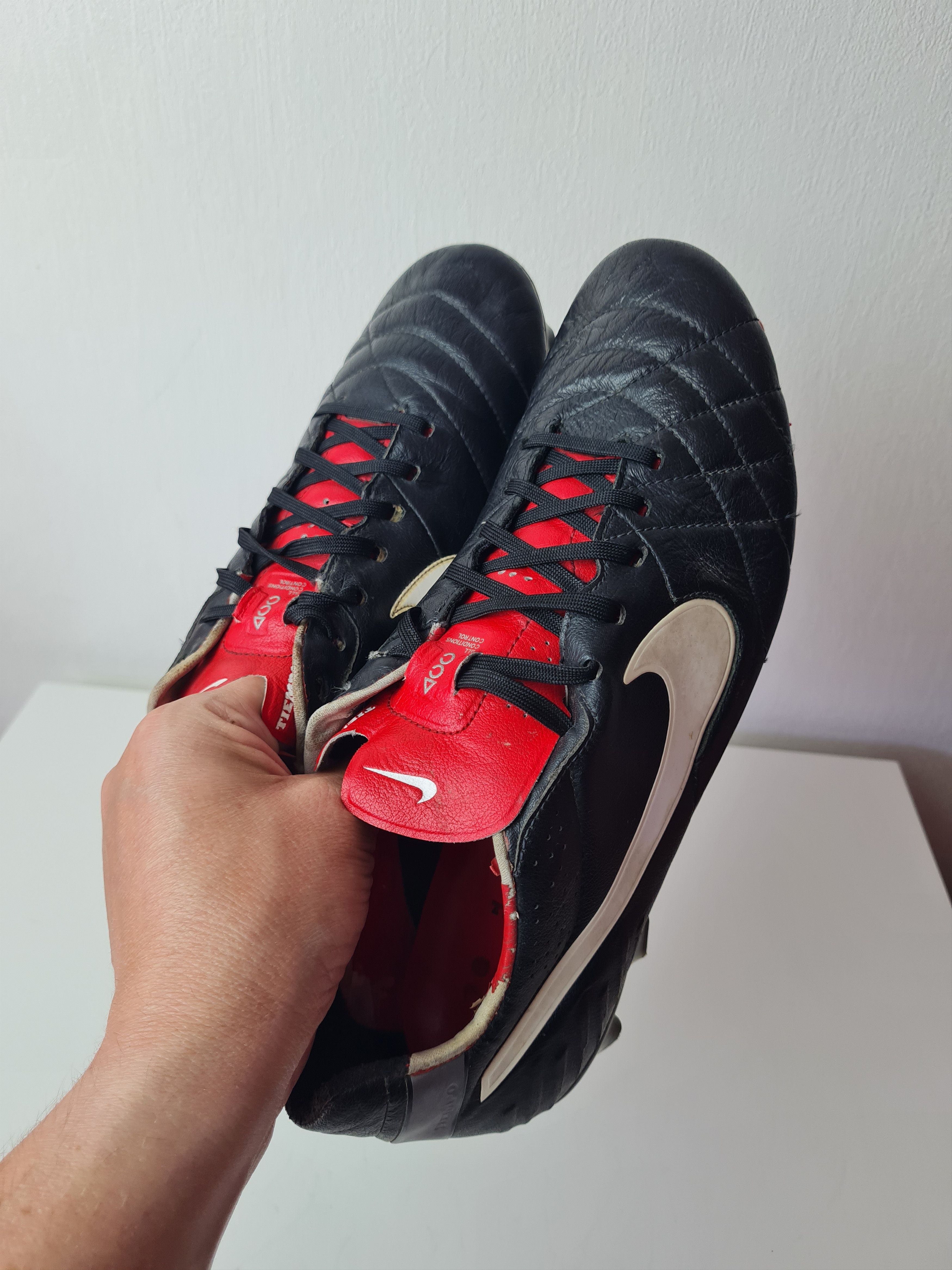 Nike Football cleats boots 2012 454309-010 NIKE TIEMPO MYSTIC Size US 9 / EU 42 - 20 Thumbnail