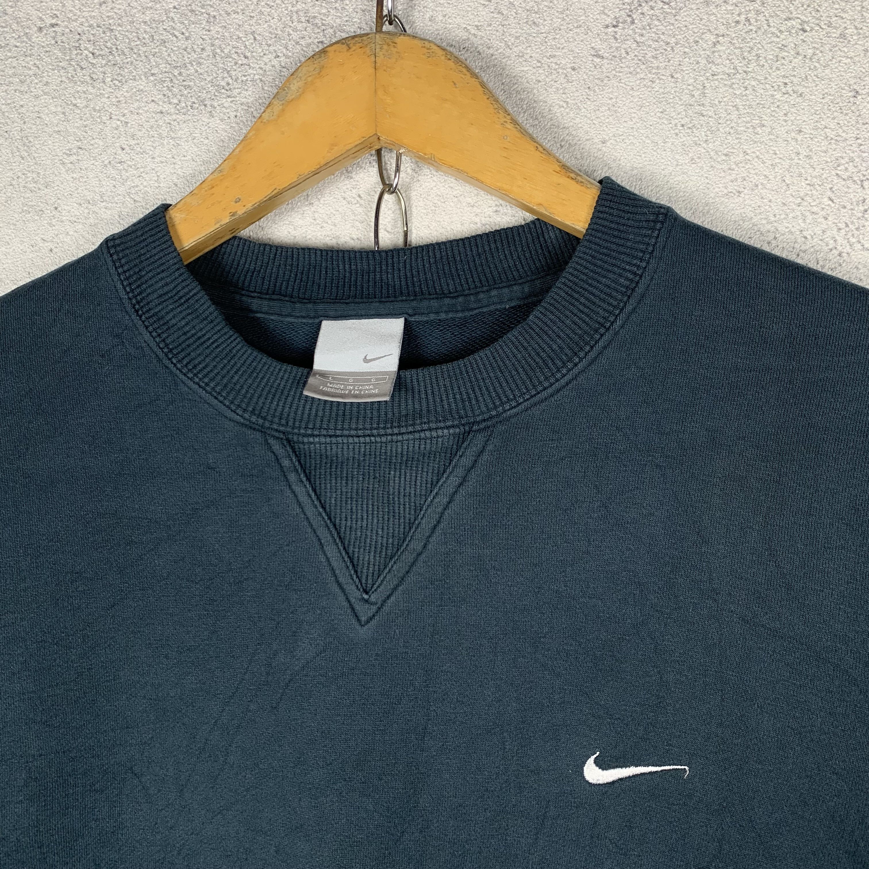 Nike 2000s Nike Swoosh Sweatshirt Crewneck Size US M / EU 48-50 / 2 - 2 Thumbnail