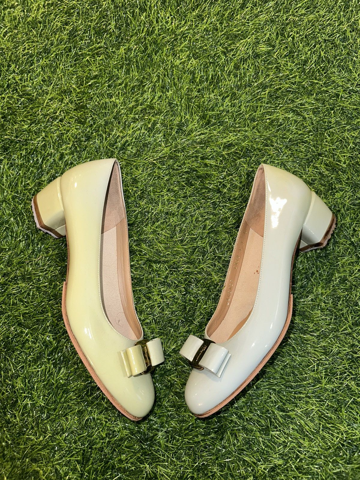 Salvatore Ferragamo Salvatore ferragamo bow shoes size 8 Size US 8 / IT 38 - 2 Thumbnail