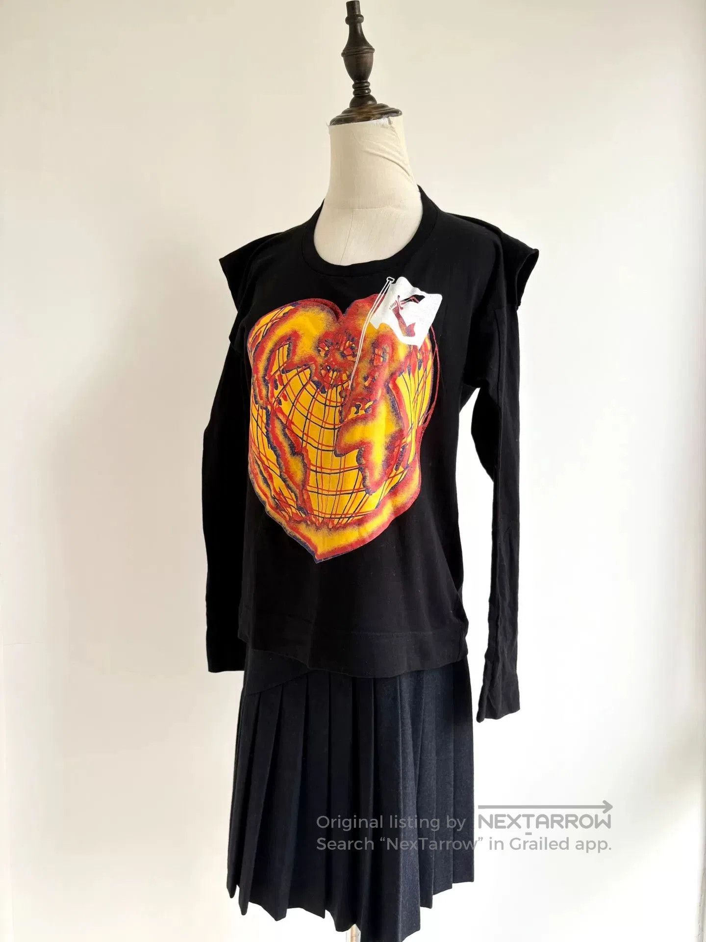 Vivienne Westwood vivienne westwood black heart earth shoulder top. Size M / US 6-8 / IT 42-44 - 1 Thumbnail