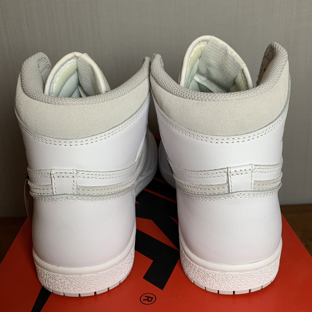 Jordan Brand × Nike Jordan 1 Retro High 85 Neutral Grey Size US 11 / EU 44 - 10 Thumbnail