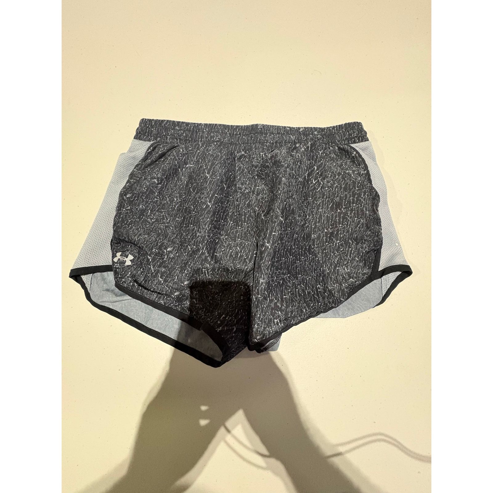 Under Armour Under Armour Women’s Gray Shorts Mesh Lined Size Small Size 27" / US 4 / IT 40 - 2 Thumbnail