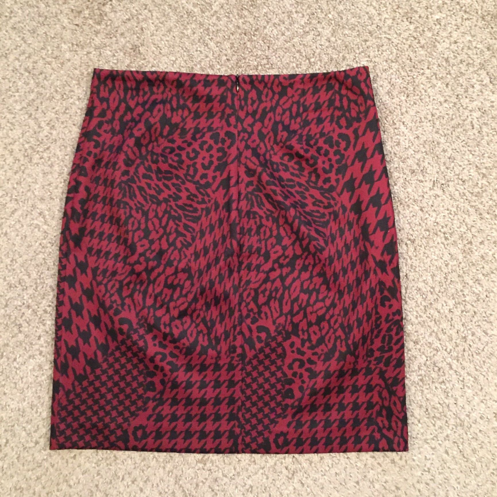 Vintage New York & Company Skirt M Red Animal Print Knee Length Pull Unlined Polyester Spandex Women Pencil Size 32" / US 10 / IT 46 - 7 Thumbnail