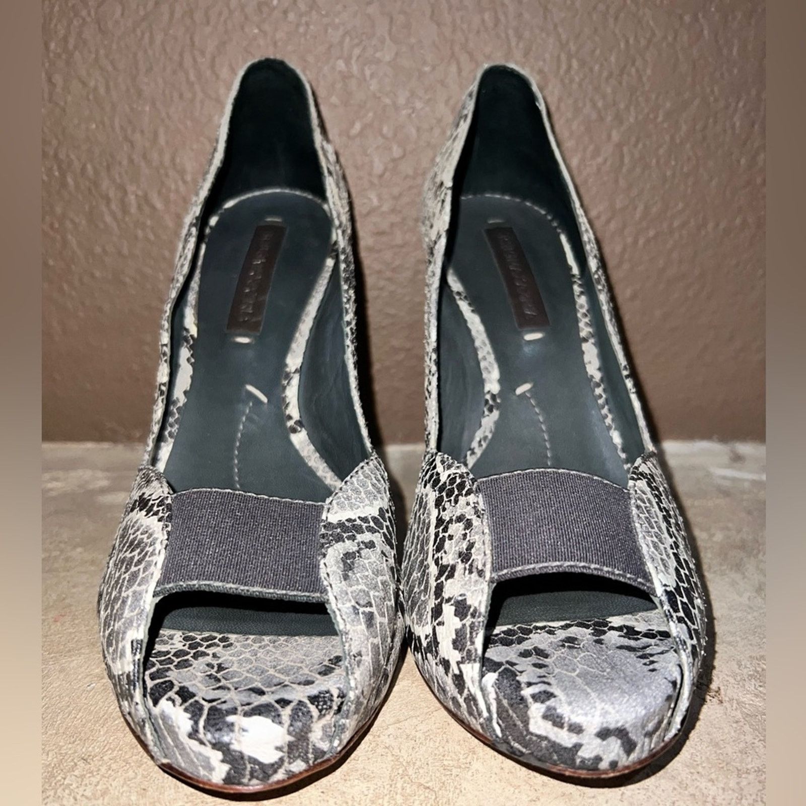 Bcbgmaxazria BCBG Maxazria Snake Skin Leather Open Toe EU 39 US 9 Gray Size US 9 / IT 39 - 7 Thumbnail