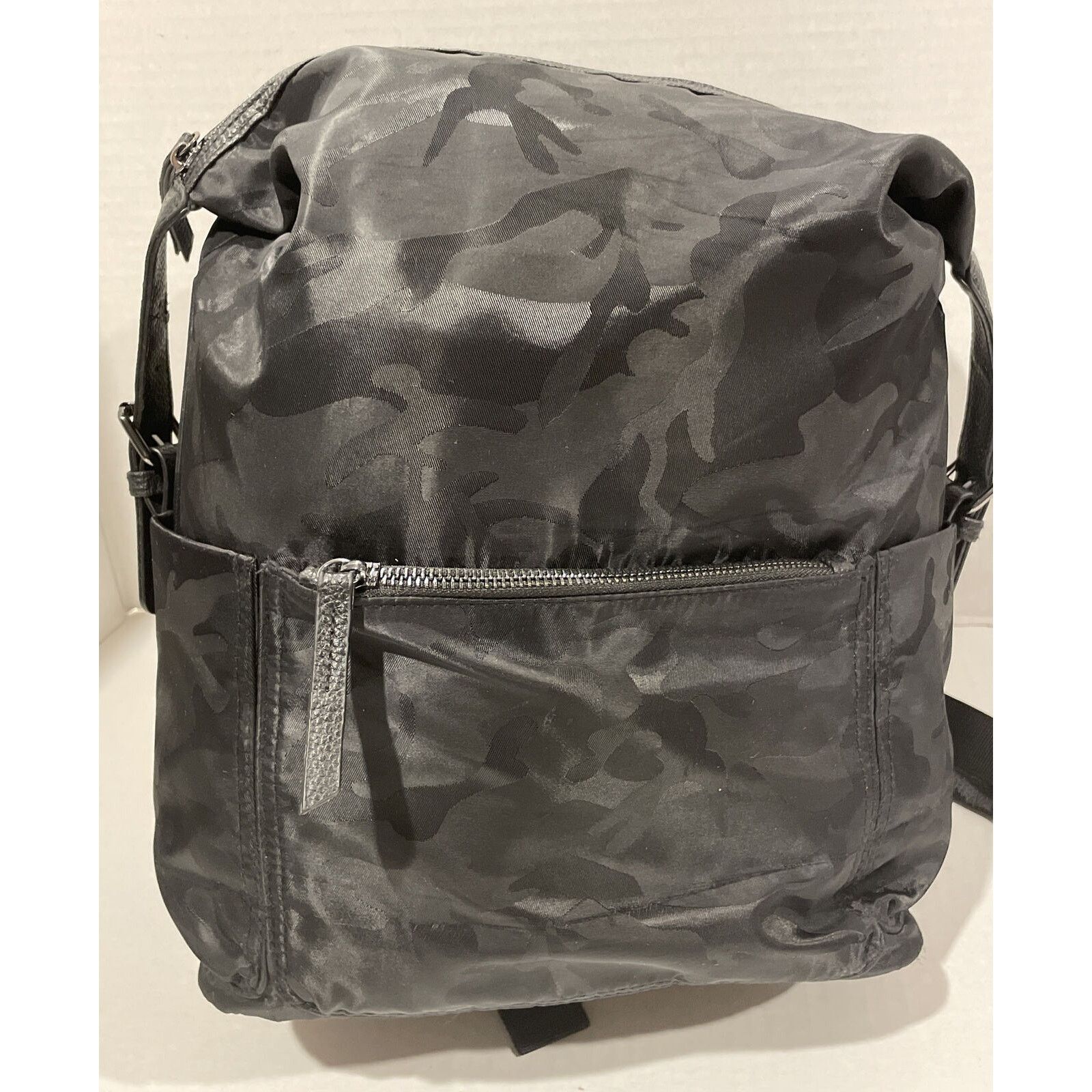 Other Tommy Bahama Camo Black Backpack Padded Size 26 - 1 Thumbnail