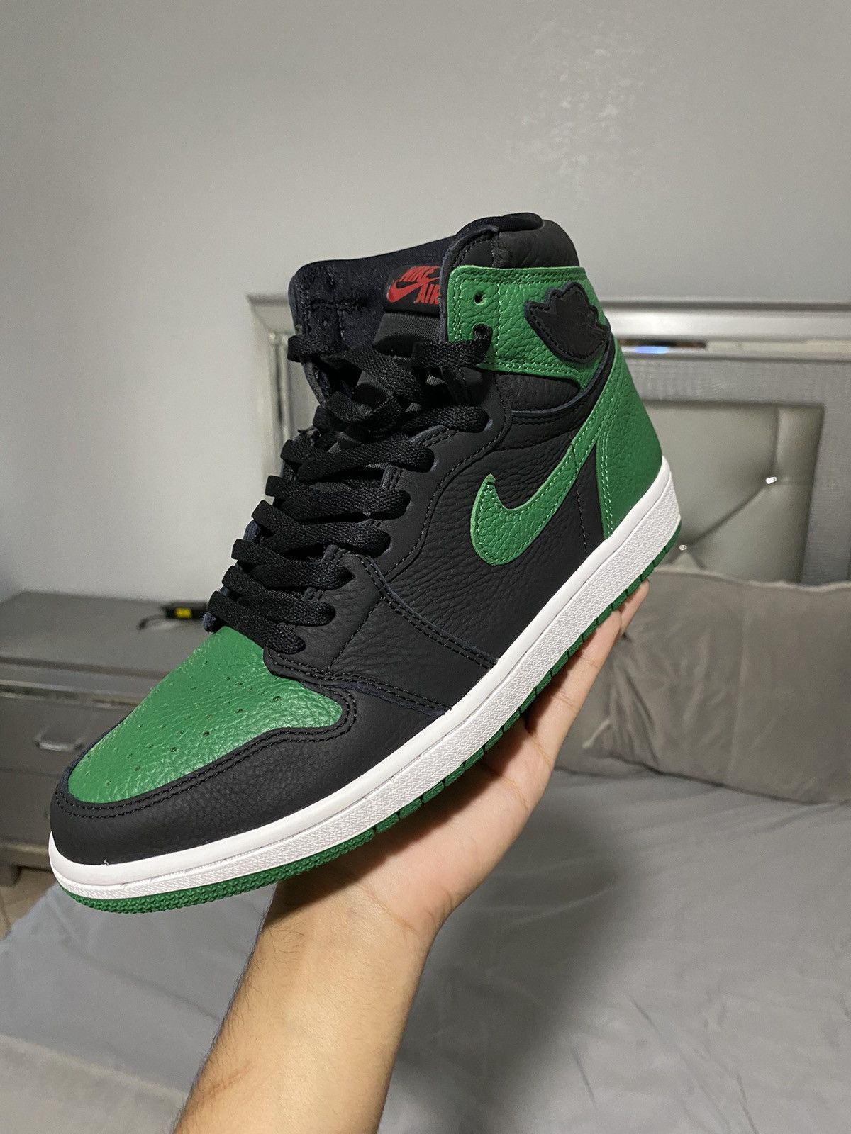 Nike Air Jordan 1 Pine green Size US 9.5 / EU 42-43 - 6 Thumbnail