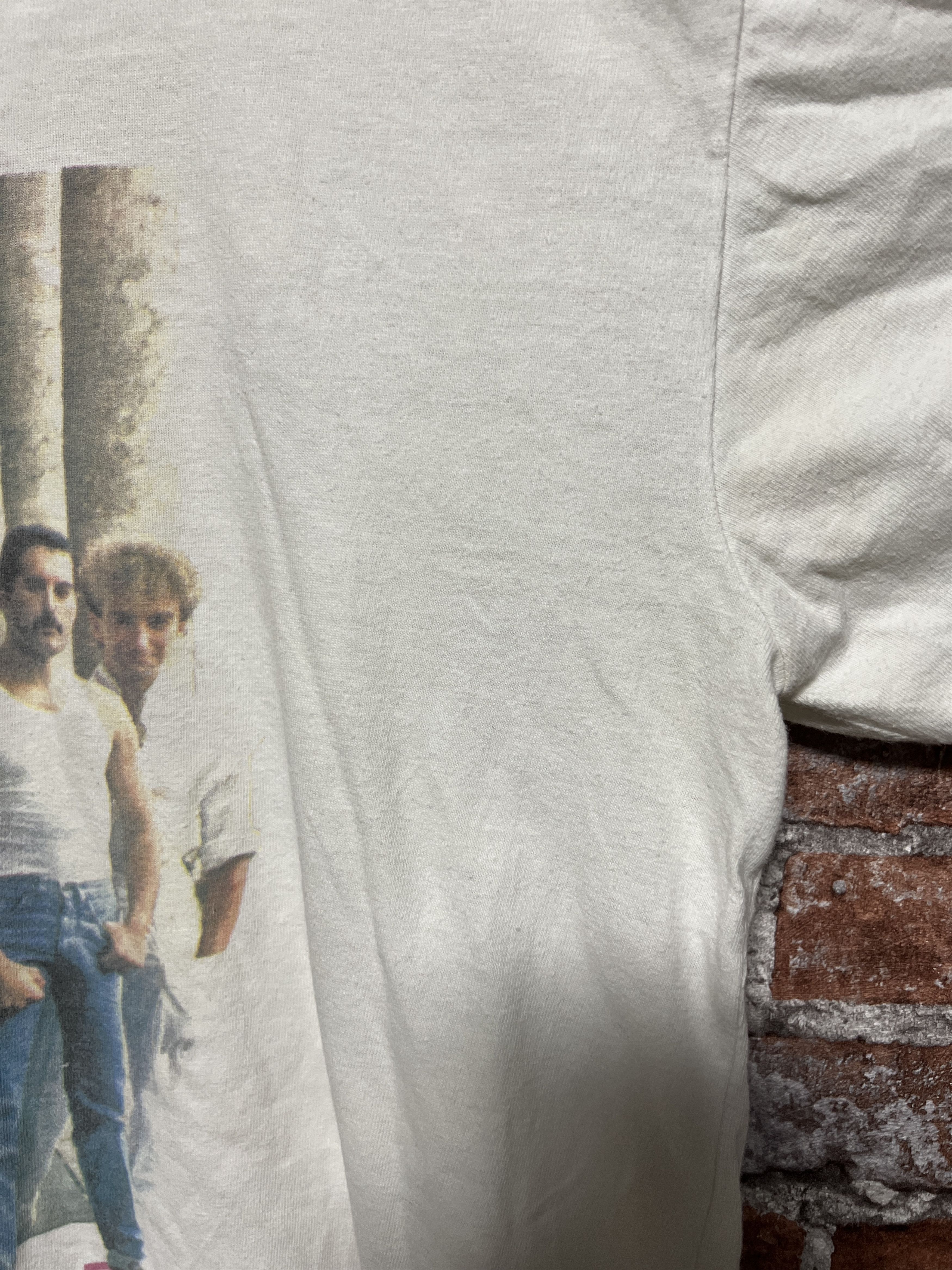 Band Tees Vintage 80s Queen Rare Rock Band T-shirt Size US L / EU 52-54 / 3 - 9 Thumbnail
