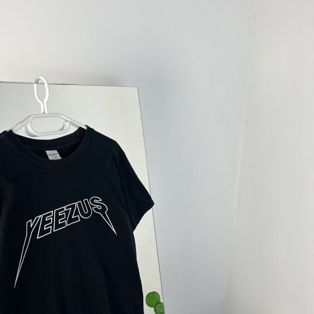 Band Tees Vintage Yeezus Big Logo Kanye West T-Shirt Size US M / EU 48-50 / 2 - 2 Thumbnail
