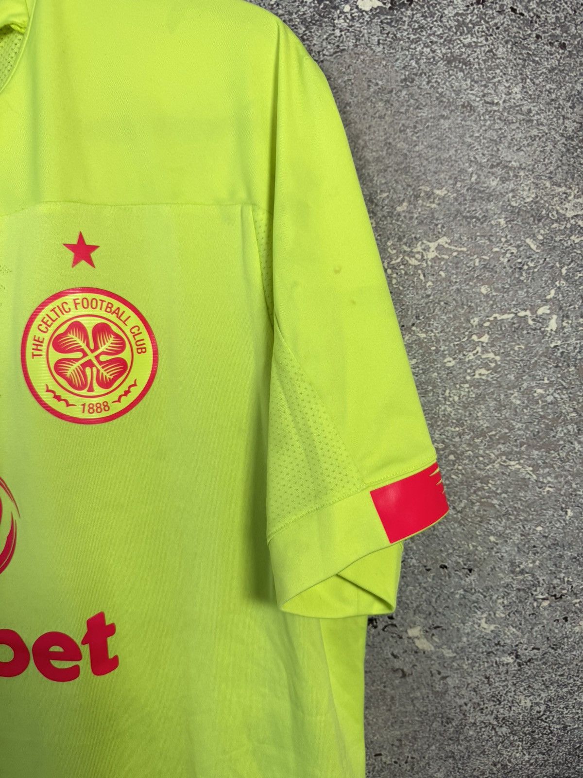 New Balance × Vintage Vintage Celtic 2019/20 GK New Balance Jersey XL size Size US XL / EU 56 / 4 - 12 Thumbnail