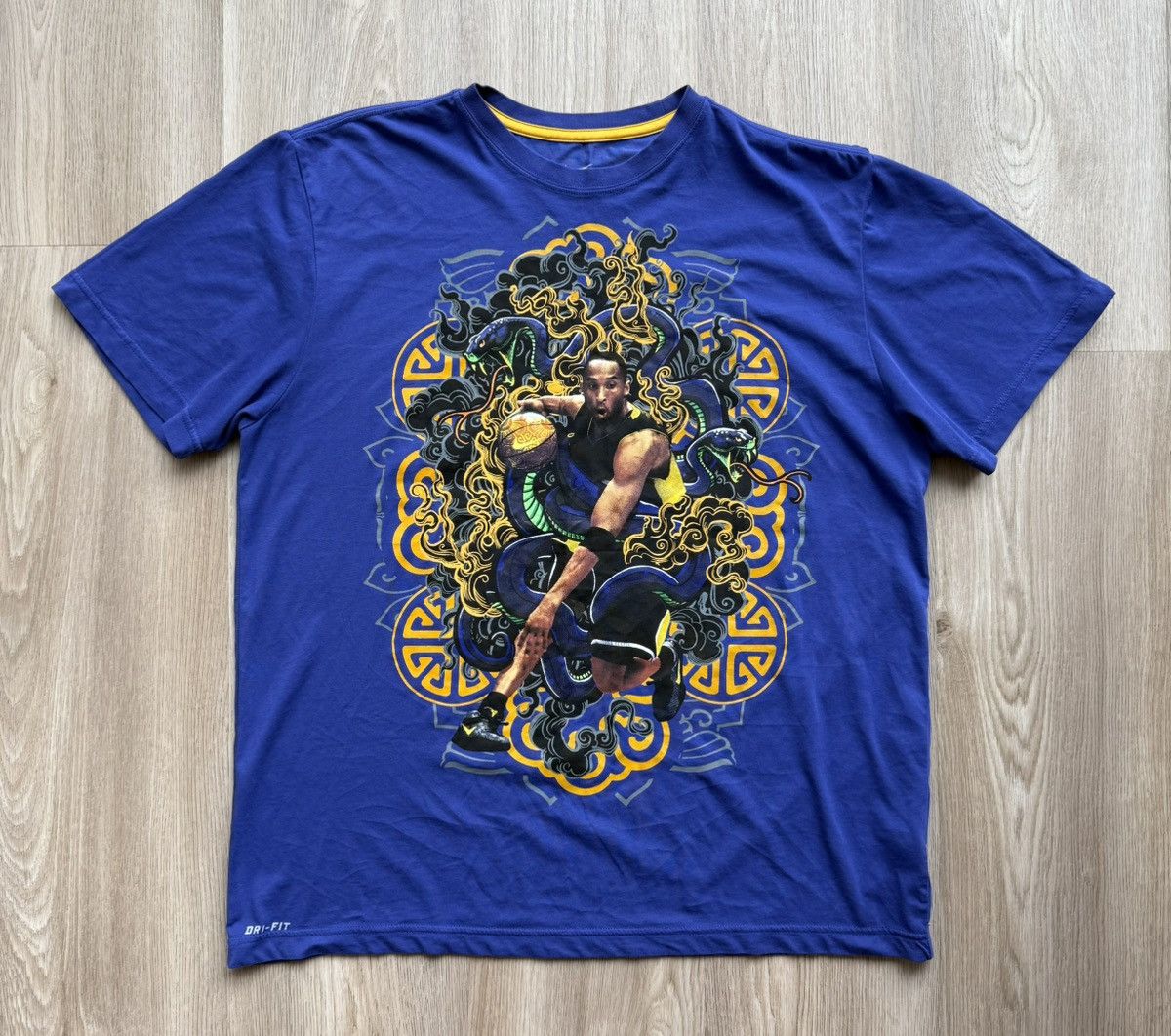Nike Nike NBA Kobe Bryant Mamba Dragon Gold and Blue T-shirt Size US XL / EU 56 / 4 - 1 Thumbnail
