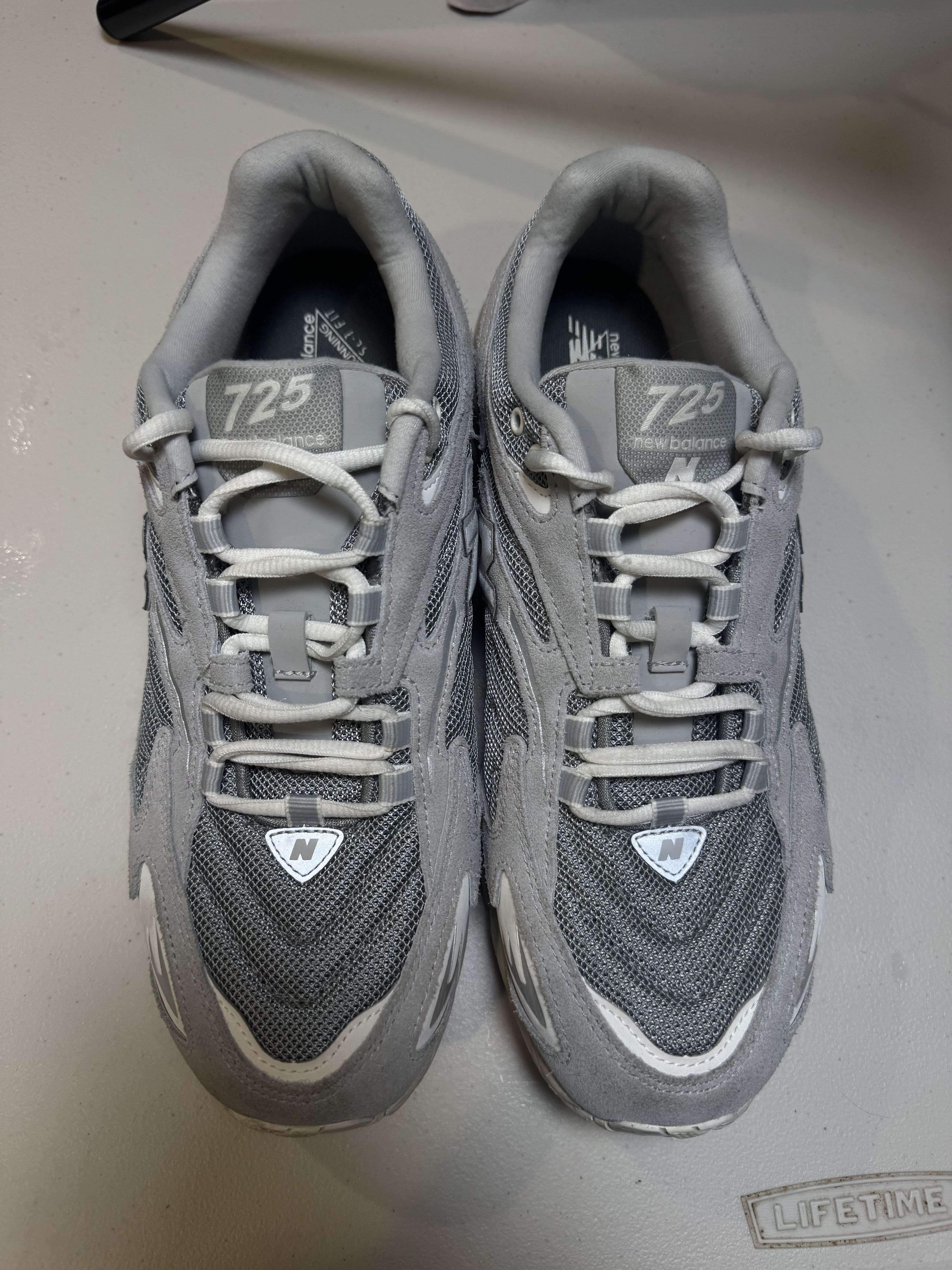 New Balance New Balance 725 Grey (M11) Size US 11 / EU 44 - 2 Thumbnail