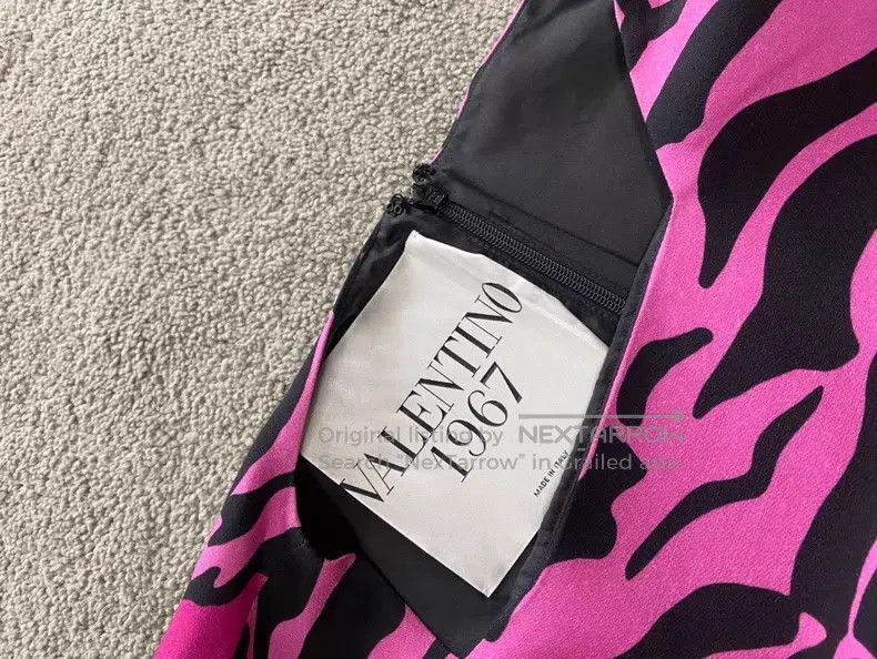 Valentino Valentino Dresses with animal prints Size L / US 10 / IT 46 - 2 Thumbnail