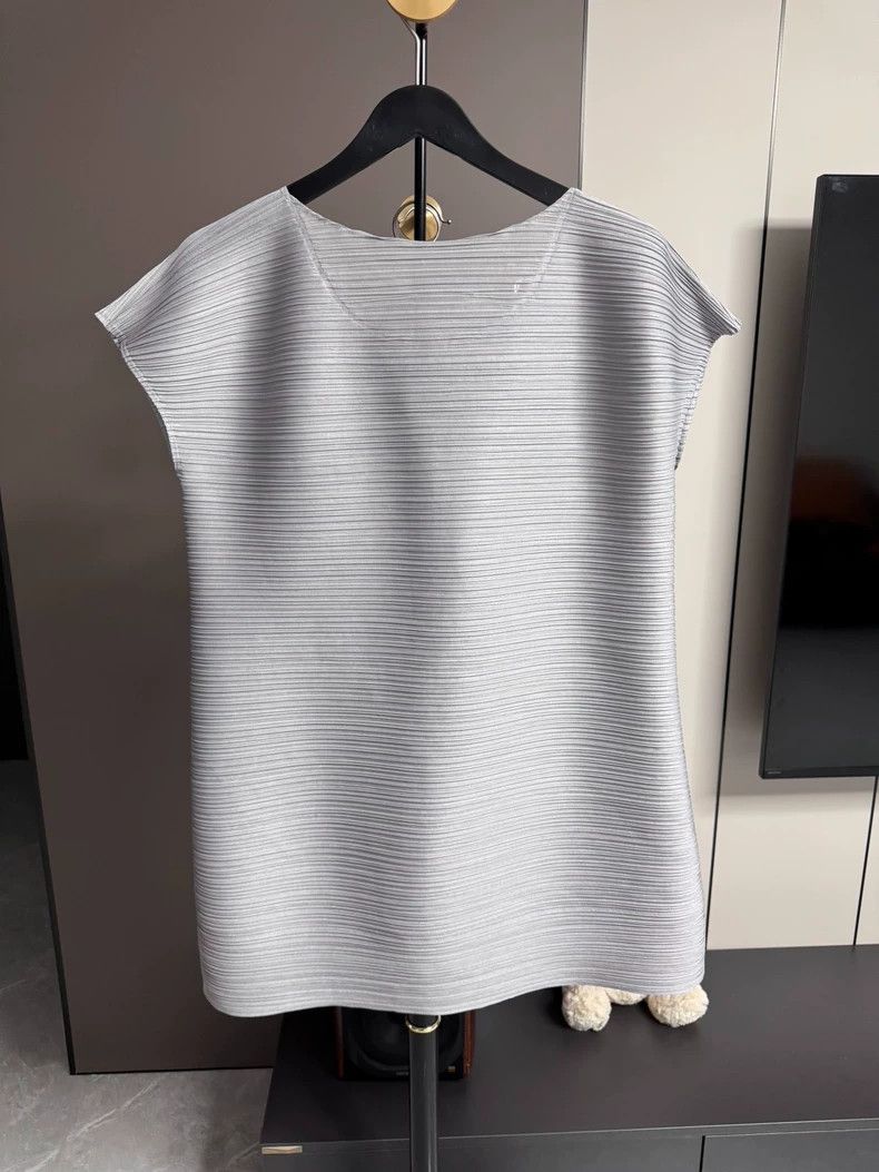 Issey Miyake Issey Miyake size:3 Light grey vest Size S / US 4 / IT 40 - 2 Thumbnail