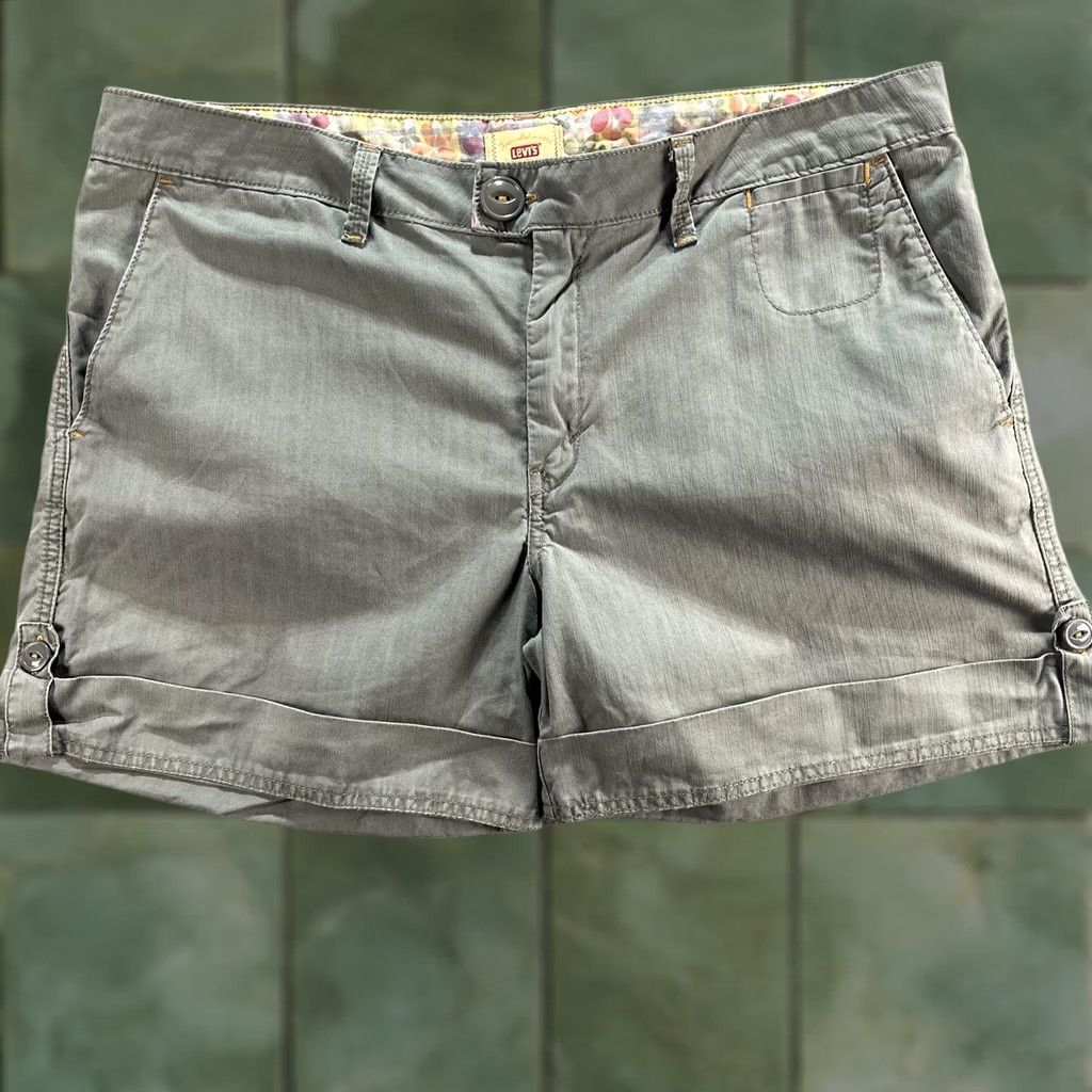 Levi's Levi's Chino Shorts Womens 14 Gray 100% Cotton Cuffed Pockets Flat Front Tab Twills 4in Inseam Regular, Gray, Solid, 34in Waist, 14 (Womens) Size 36" / US 14 / IT 50 - 1 Thumbnail