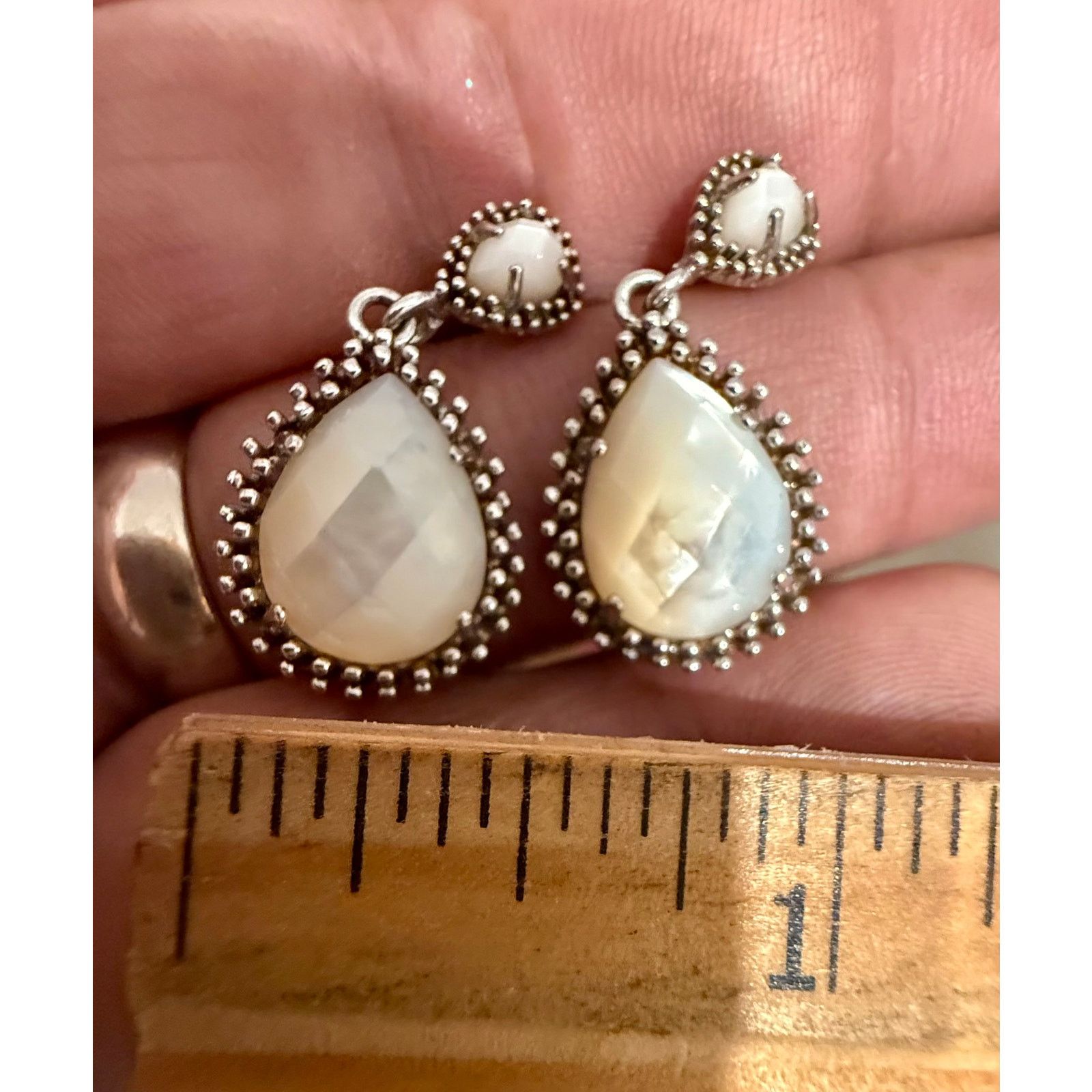 Kendra Scott Authentic Kendra Scott White Mother of Pearl Earrings Signed Size ONE SIZE - 5 Thumbnail