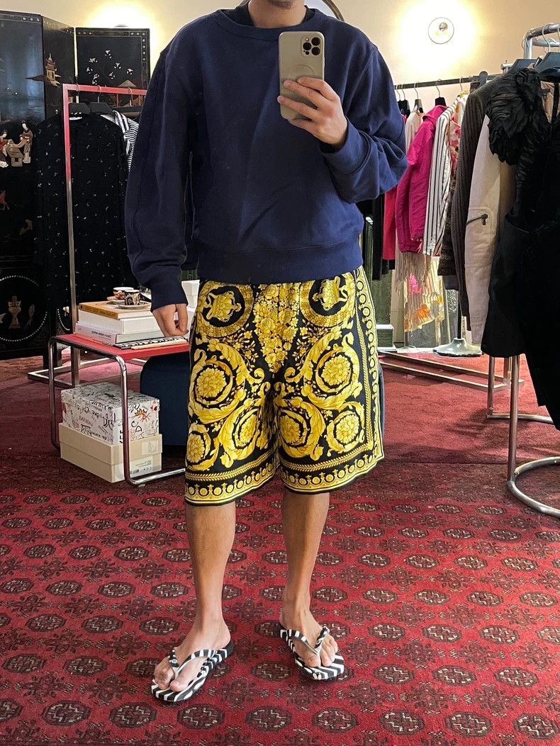 Versace Versace Printed knee-length silk silk shorts Size US 32 / EU 48 - 4 Thumbnail