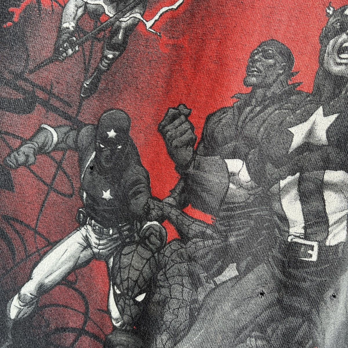 Mad Engine VINTAGE Y2K DISTRESSED FADED THE AVENGERS MARVEL TSHIRT Size US M / EU 48-50 / 2 - 11 Thumbnail