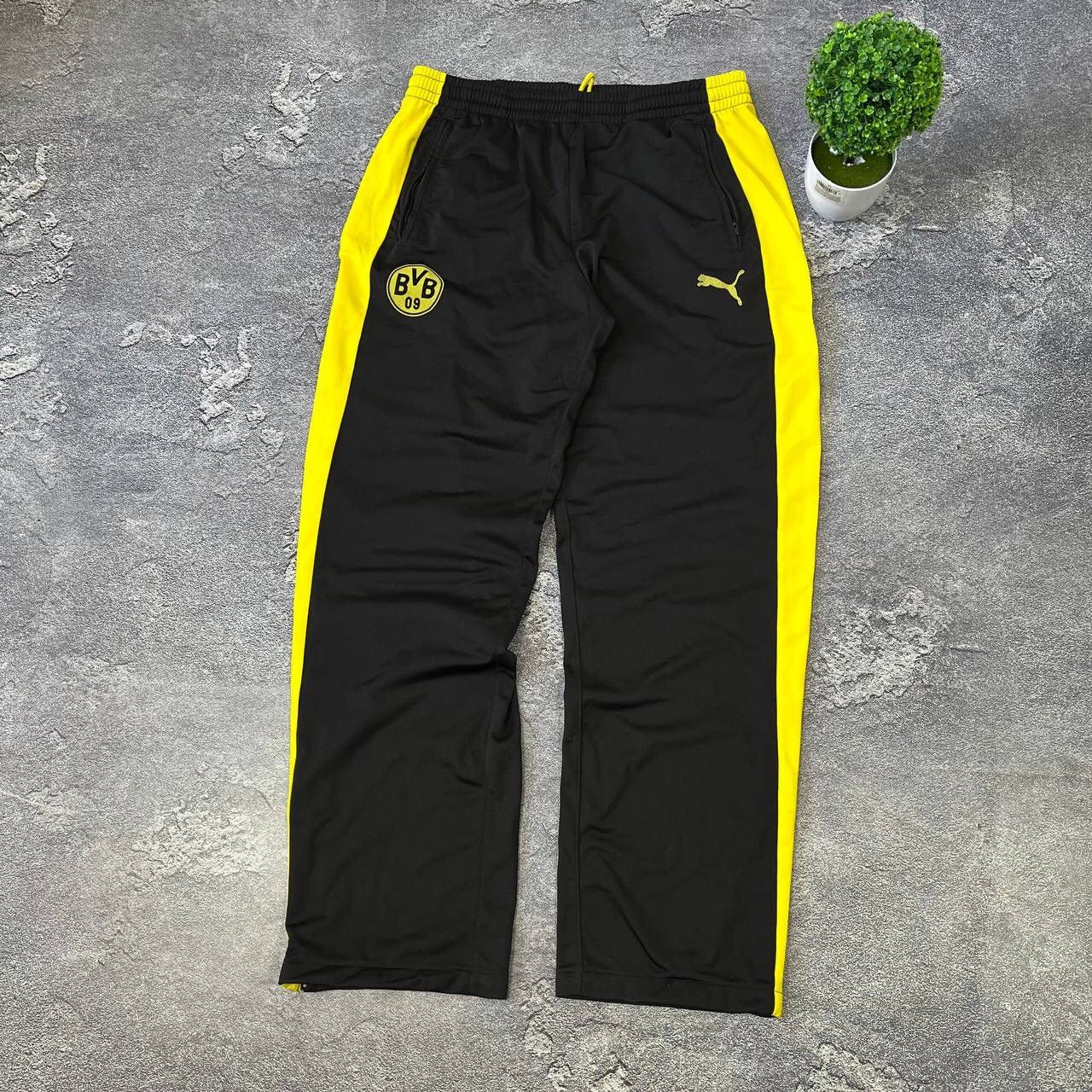Puma Vintage Men's Borussia Dortmund Black Training PumaTrack Size US 34 / EU 50 - 14 Thumbnail