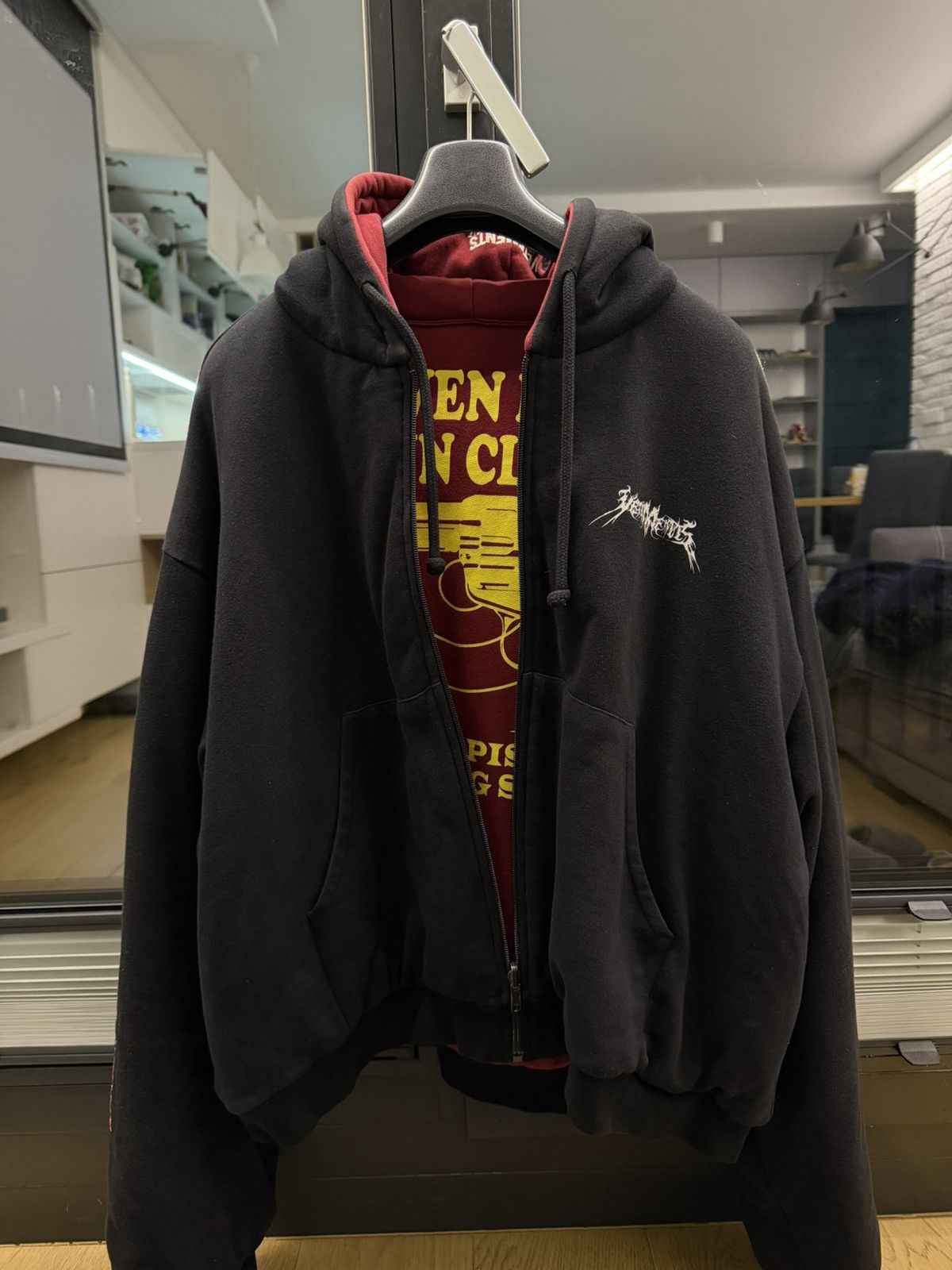 VETEMENTS TFD プルオーバーフーディ VETEMENTS ヴェトモン 16AWランウェイ着用 TOTAL FUCKING DARKNESS TFD