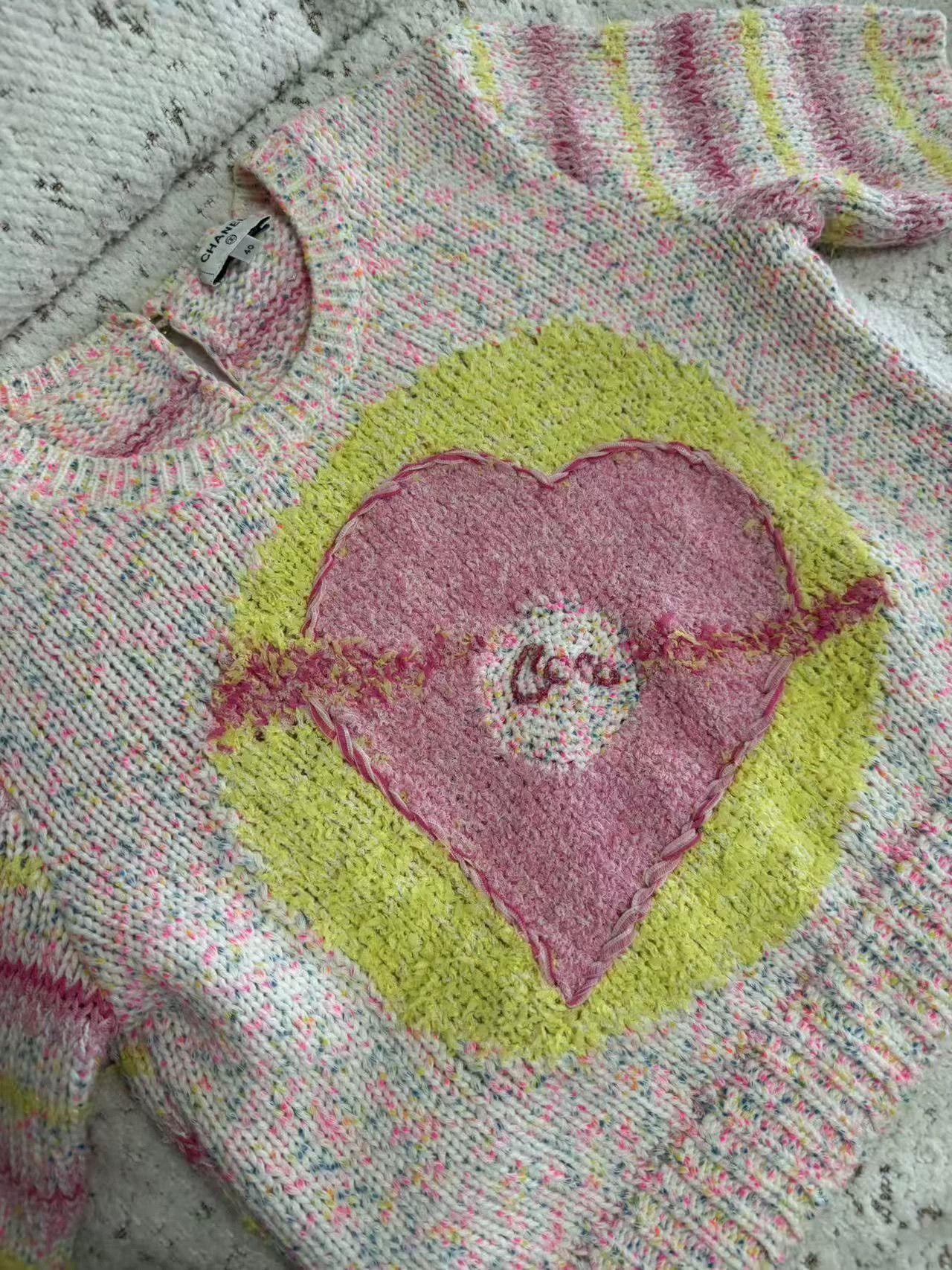Chanel Chanel 24C Knit Heart SS 40 99New, Runs Small, Fits Most Size M / US 6-8 / IT 42-44 - 2 Thumbnail