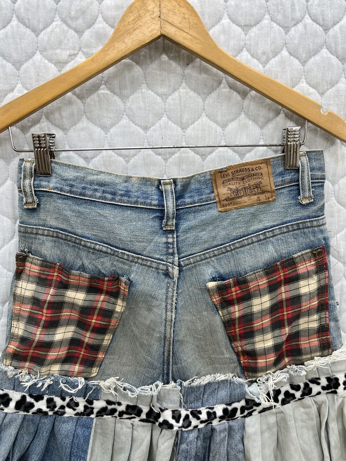 Levi's 🔥🔥🔥STEALS LEVIS CUSTOM SKIRTS Size 29" - 9 Thumbnail