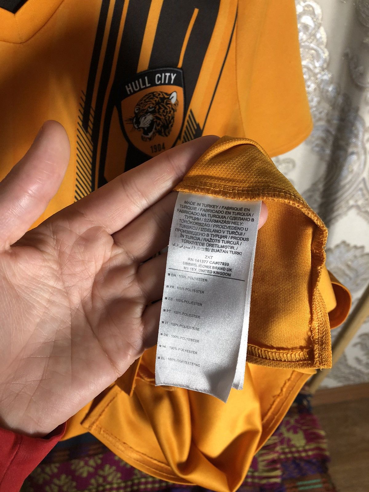 Umbro VINTAGE UMBRO FC HULL CITY ENGLAND SOCCER JERSEY BLOKE Y2K Size US S / EU 44-46 / 1 - 4 Thumbnail
