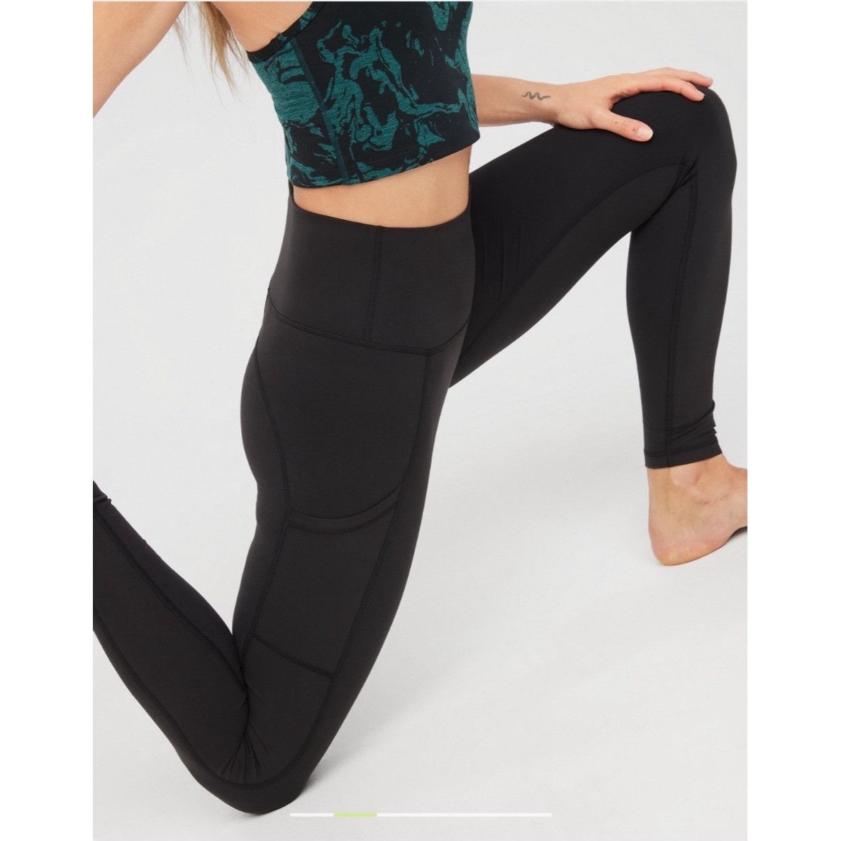 American Eagle Outfitters Offline By Aerie The Hugger Legging Hi-Rise Sipich Black Siz Size 27" / US 4 / IT 40 - 1 Thumbnail