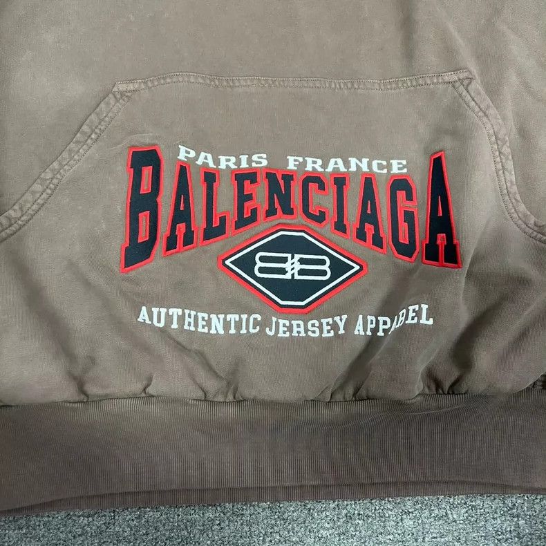Balenciaga Balenciaga Washing to make old brown bat hooded sweater Size US M / EU 48-50 / 2 - 5 Thumbnail