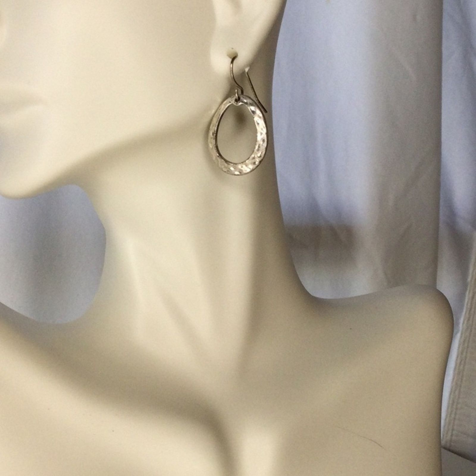 Other Silver Tone Small Vintage 1980's Hammered Oval Earrings Size ONE SIZE - 9 Thumbnail