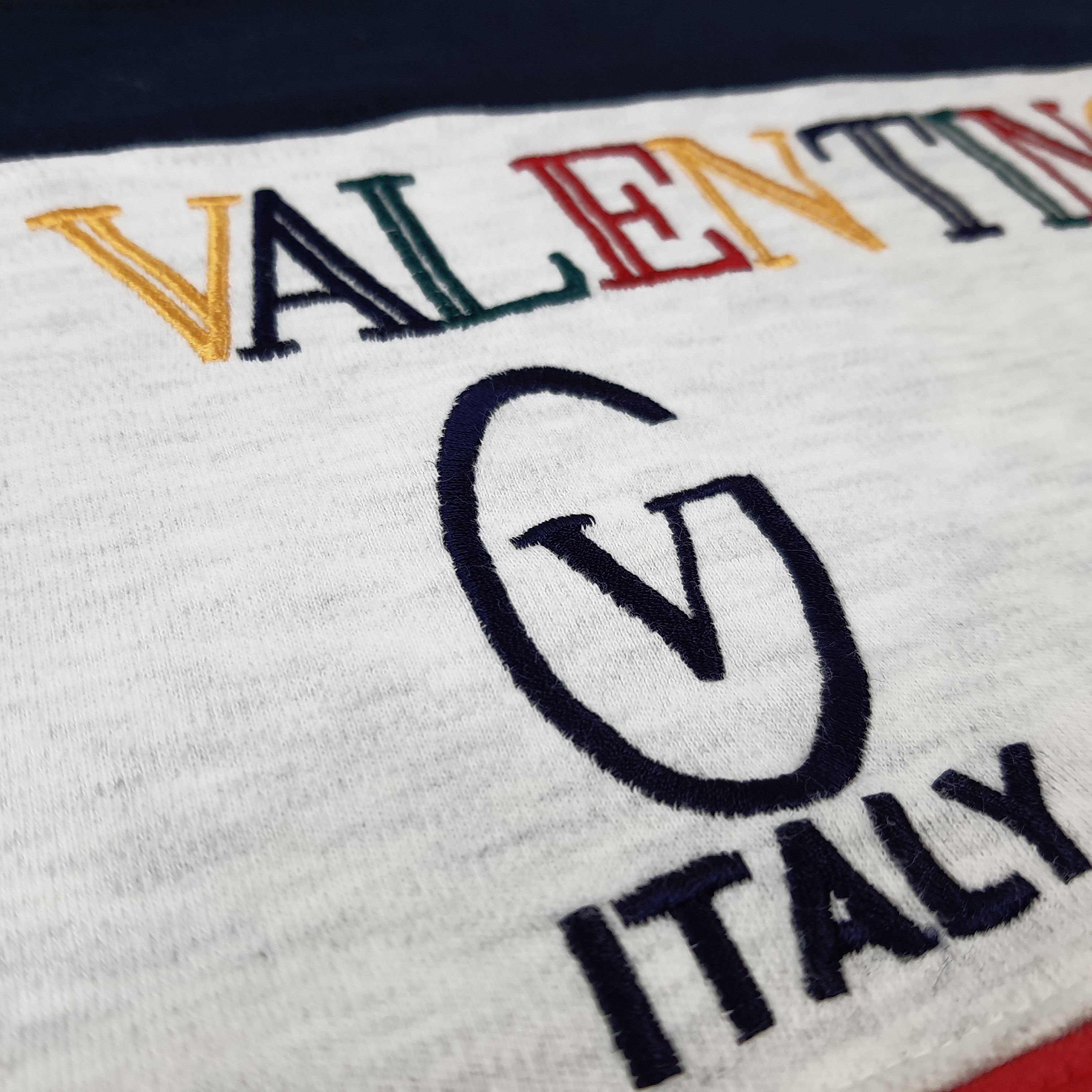 Designer × Gianni Valentino × Vintage Vintage Gianni Valentino Italy Spell Out Tshirt C219N25 Size US XXL / EU 58 / 5 - 3 Thumbnail