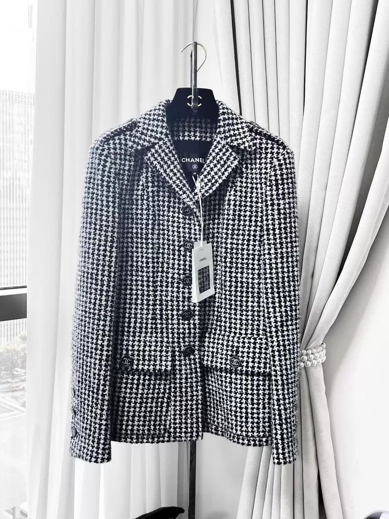 Chanel Chanel Two-pocket tweed coat with a thousand birds Size XS / US 0-2 / IT 36-38 - 1 Thumbnail