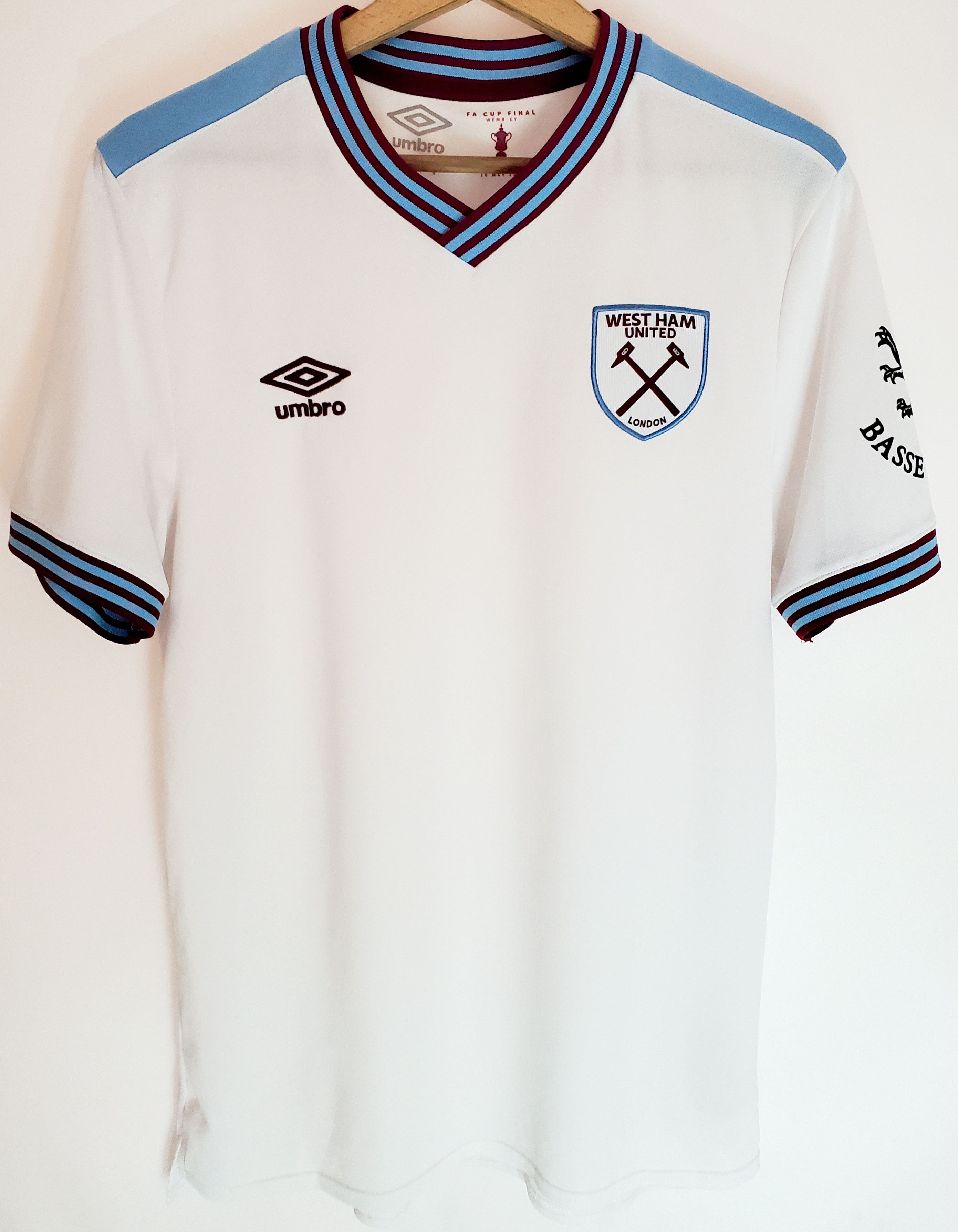 Umbro WEST HAM UNITED 2019 2020 AWAY SOCCER JERSEY UMBRO sz M Size US M / EU 48-50 / 2 - 1 Thumbnail