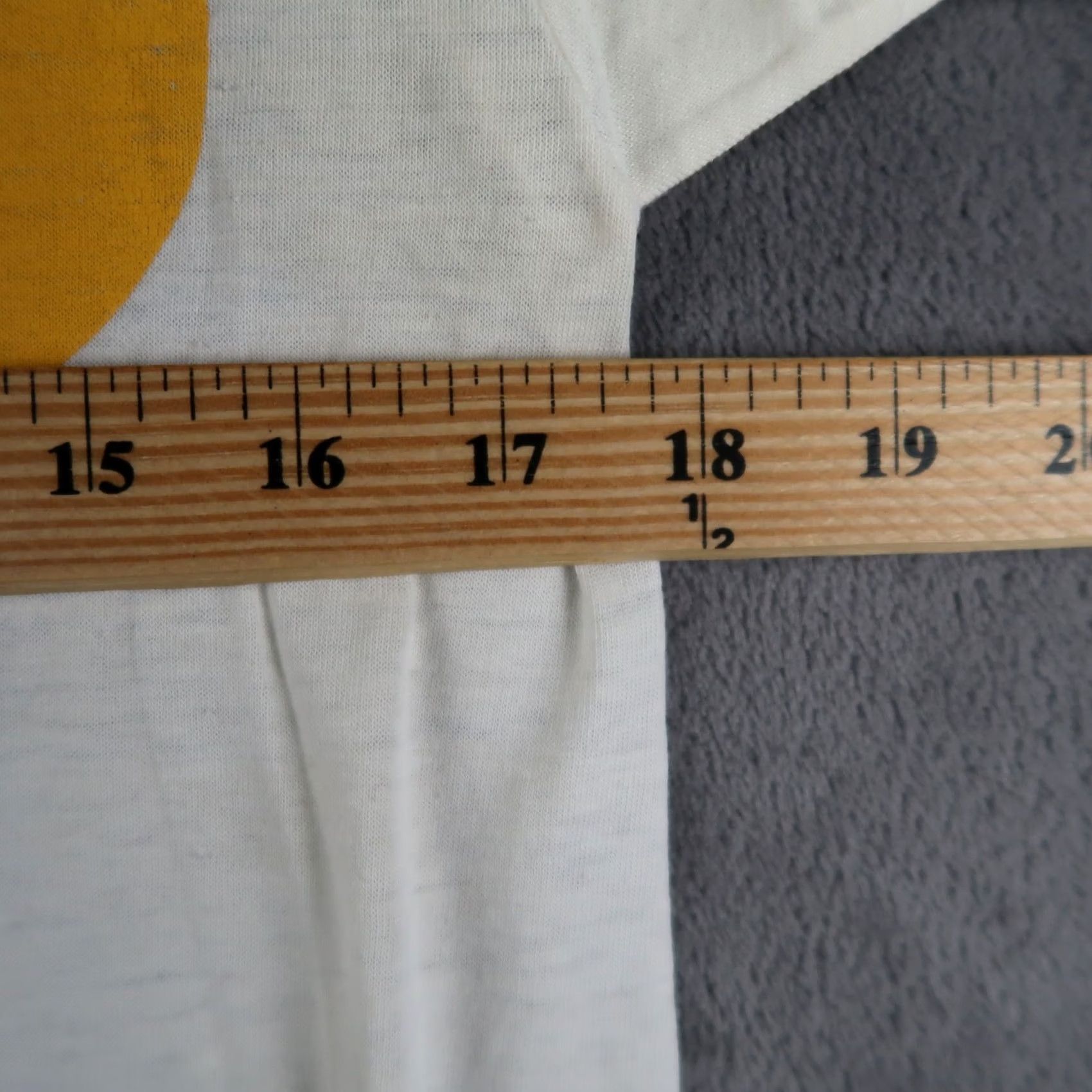 Peanuts Vintage Snoopy Joe Cool Surf L White T-Shirt Short Sleeve Mens L White Graphic Tee 1980s PEANUTS Size US L / EU 52-54 / 3 - 7 Thumbnail