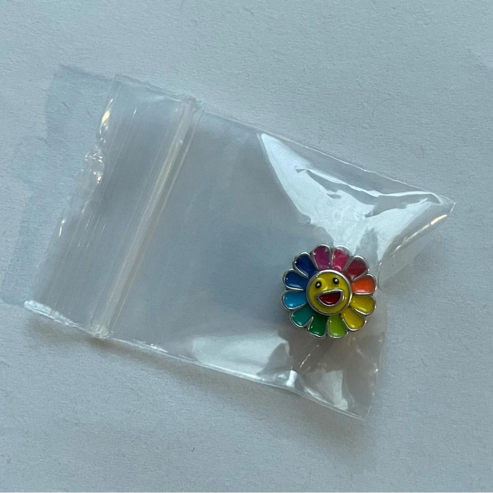 Designer NWOT Takashi Murakami flower Kaikai Kiki flower Charm Silver Size ONE SIZE - 2 Thumbnail